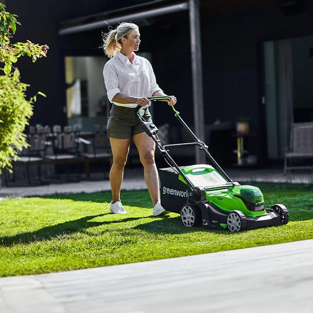 Greenworks Akkurasenmäher Greenworks Rasenmäher 41cm 48V G48LM41K4 mit 4Ah Akku und Ladegerät