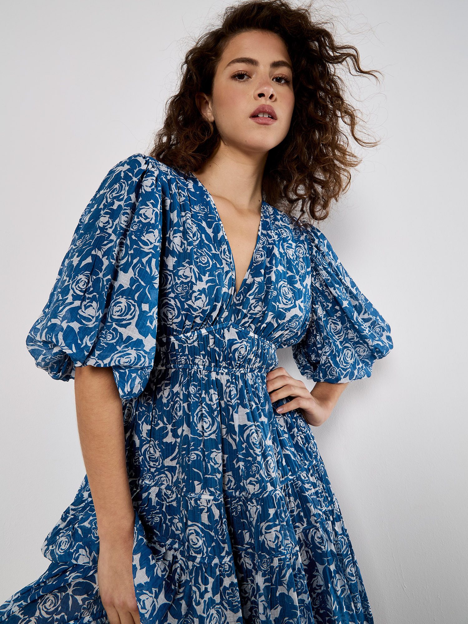 Apricot Druckkleid Gestuftes Midikleid, mit Rosenmuster günstig online kaufen