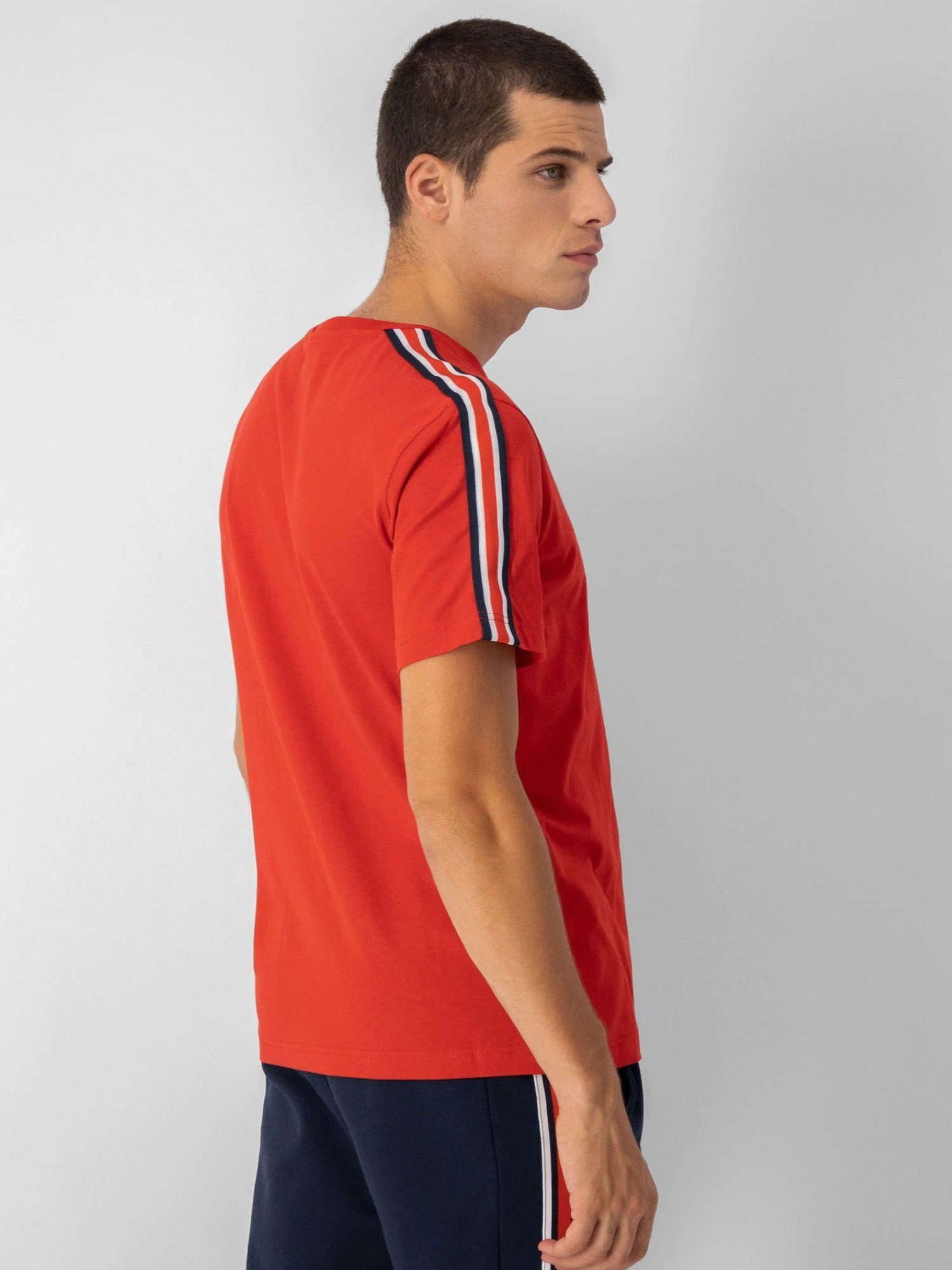 mit rot Shirt Kontrastdetails Baumwoll-T-Shirt T-Shirt und Champion