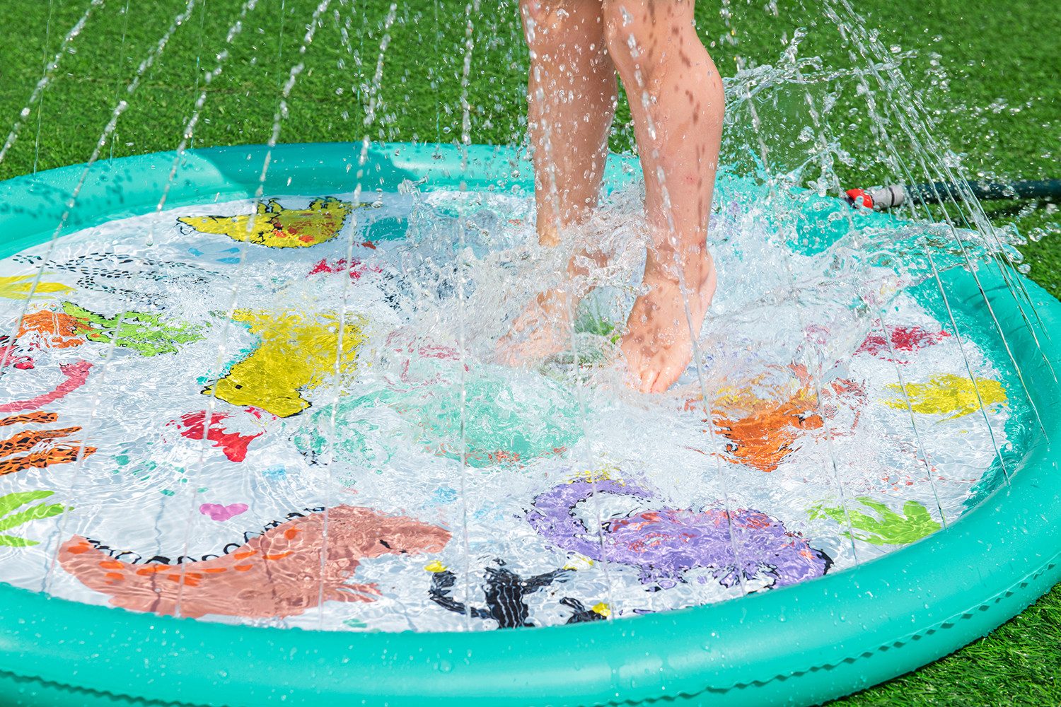 Bestway Planschbecken Wüstendino, (Packung, Ø 122 cm), inkl. Wassersprinkler mit Gartenschlauchanschluss