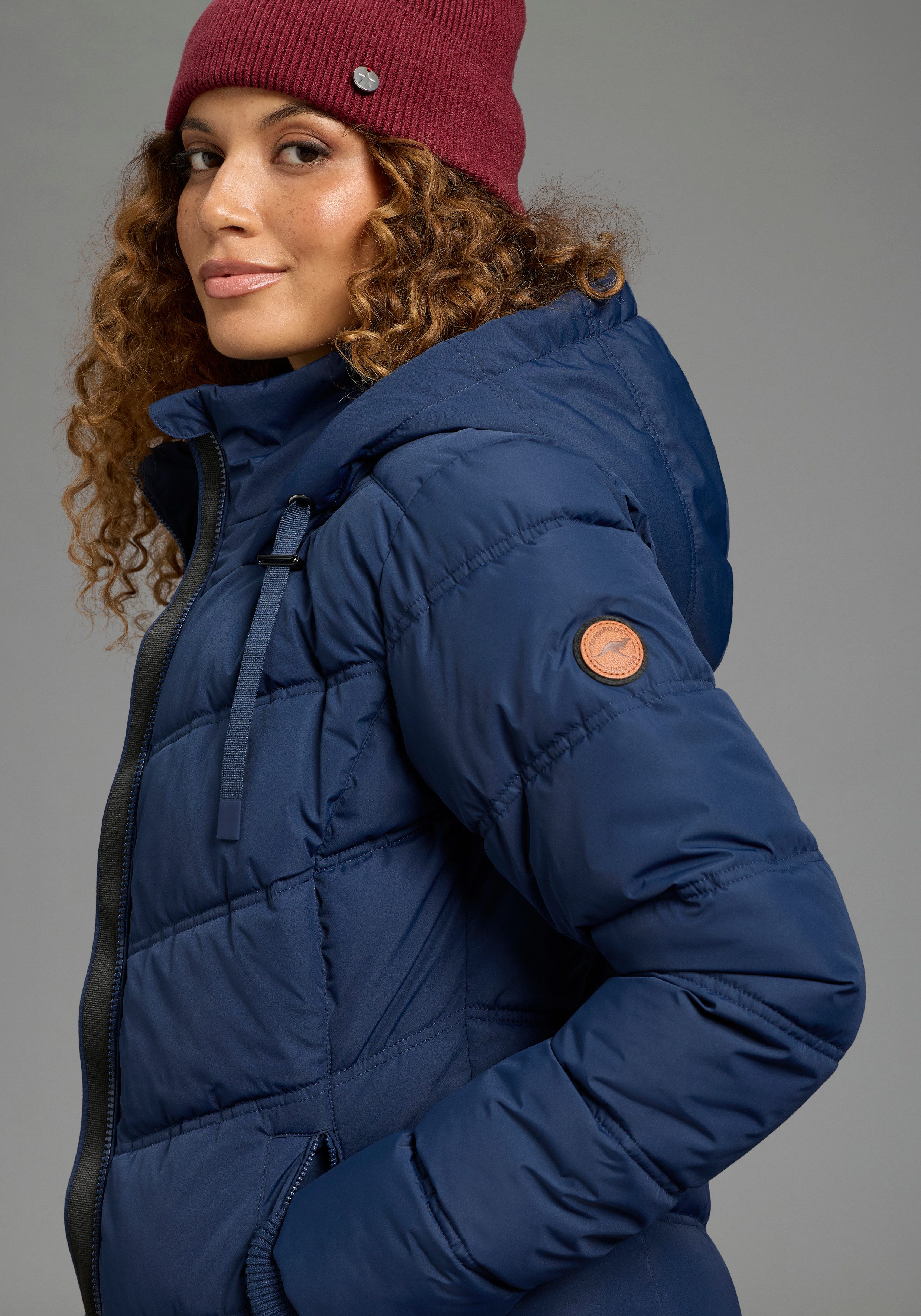 KangaROOS Winterjacke mit Kapuze und Kordelzug, Reißverschlusstaschen und Innentasche. € 89,99, (€ 89,99 pro 1 Stk).