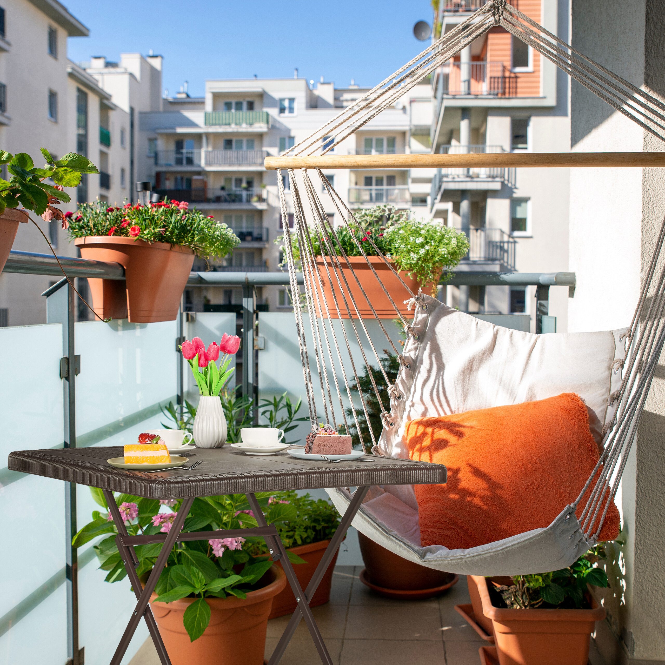 relaxdays Gartentisch in Holzoptik, weiß