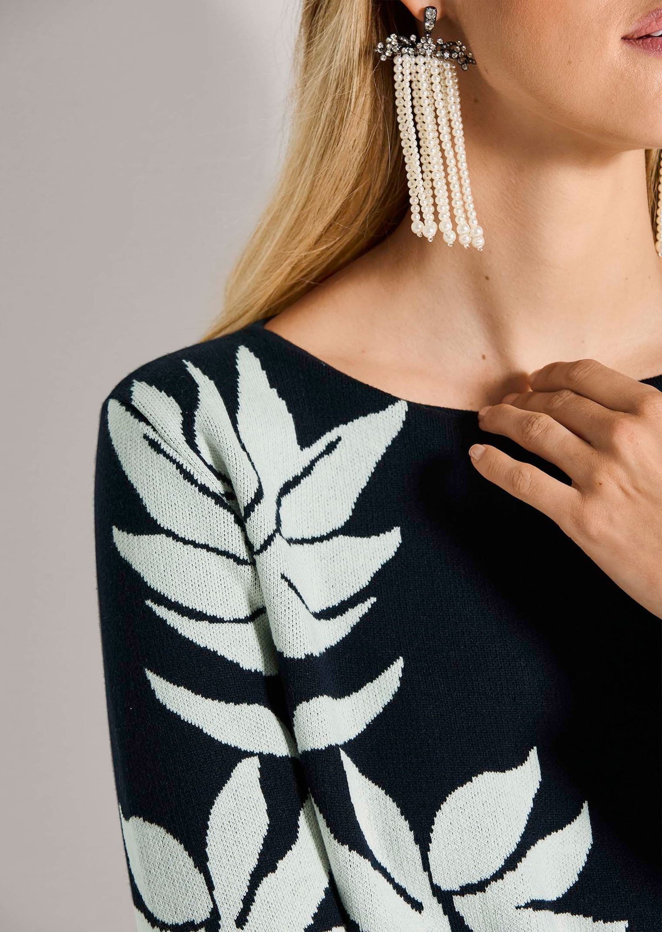 MADELEINE Strickpullover Jacquardpullover mit floralem Muster Sommerpullover mit U-Boot-Ausschnitt und Langarm