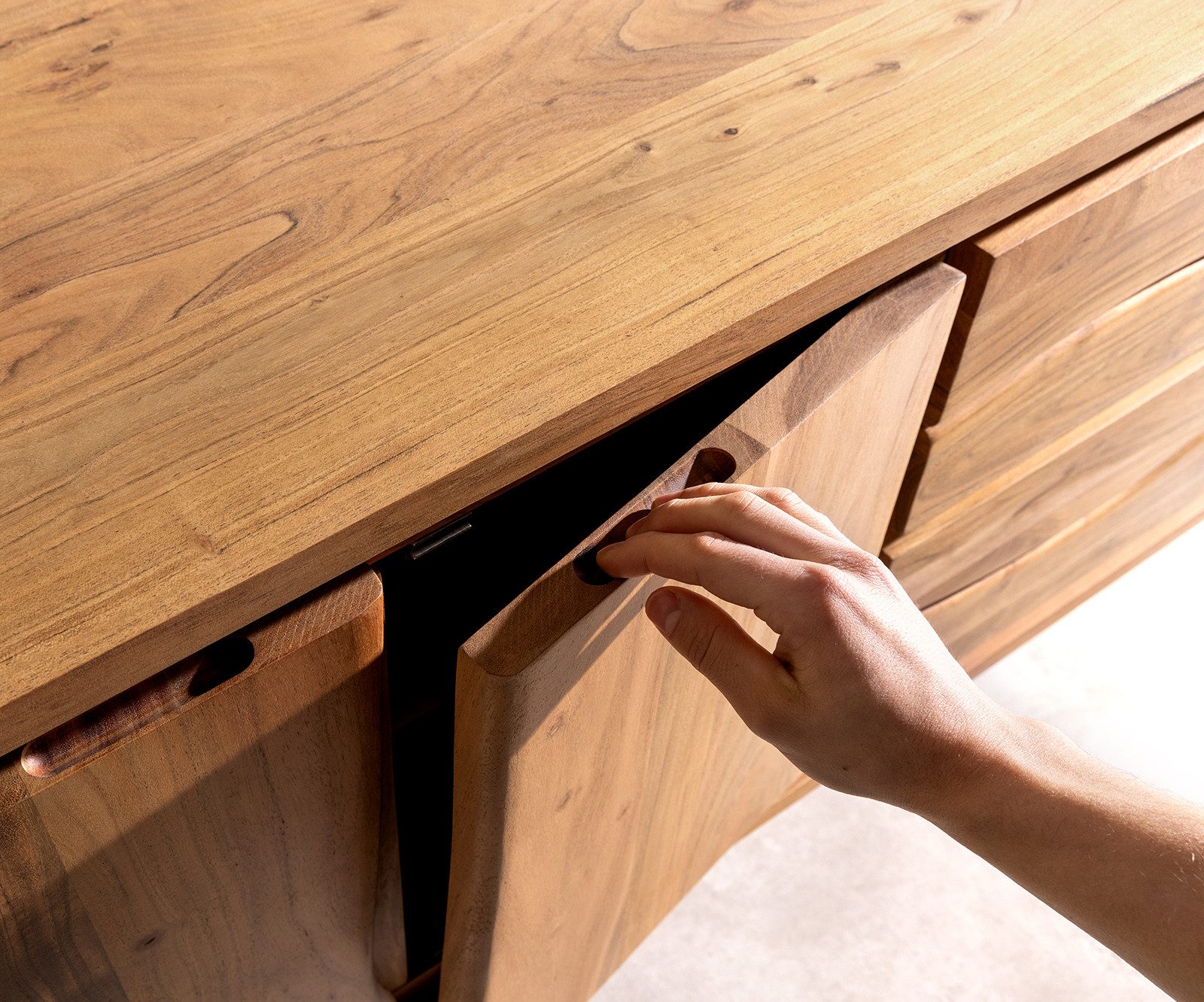DELIFE Lowboard Live-Edge, Akazie Natur 200 cm 4 Türen 2 Schübe Baumkante Lowboard