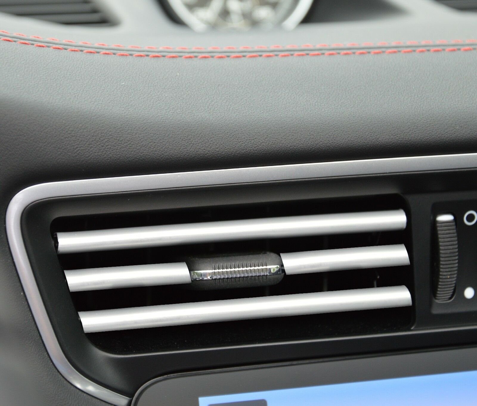 CarStyling Zierleisten-Aufkleber Auto Chrom Zierleiste 3,65 m lang 3,5 mm  breit 3 mm hoch wetterfest UV-resistent
