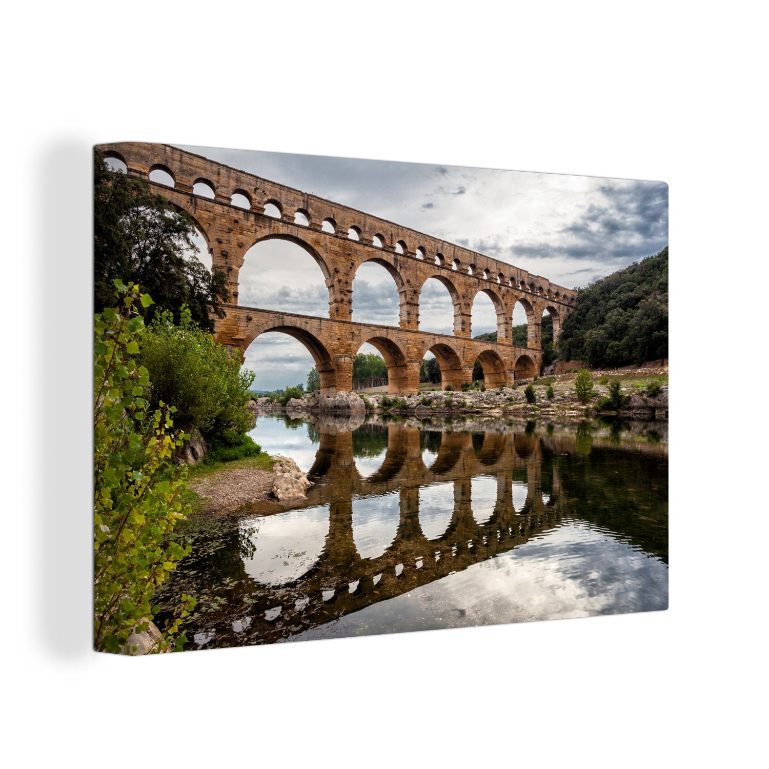 OneMillionCanvasses® Leinwandbild Spiegelung im klaren Wasser des Pont du Gard in Südfrankreich, (1 St), Wandbild Leinwandbilder, Aufhängefertig, Wanddeko, 30x20 cm