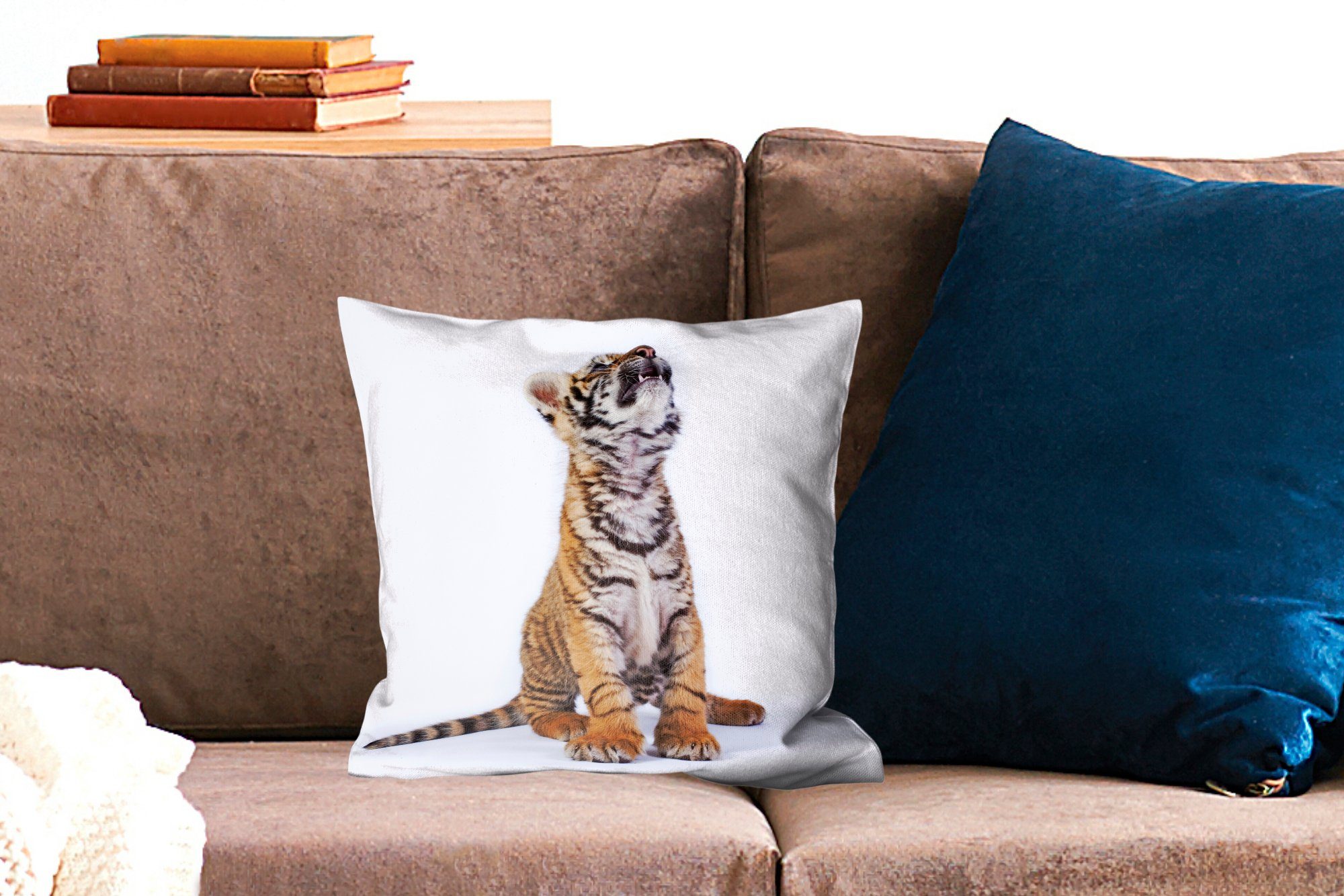 MuchoWow Dekokissen Tiger - mit - Deko, Sofakissen Schlafzimmer, Weiß, Füllung Jungtier Zierkissen für Wohzimmer