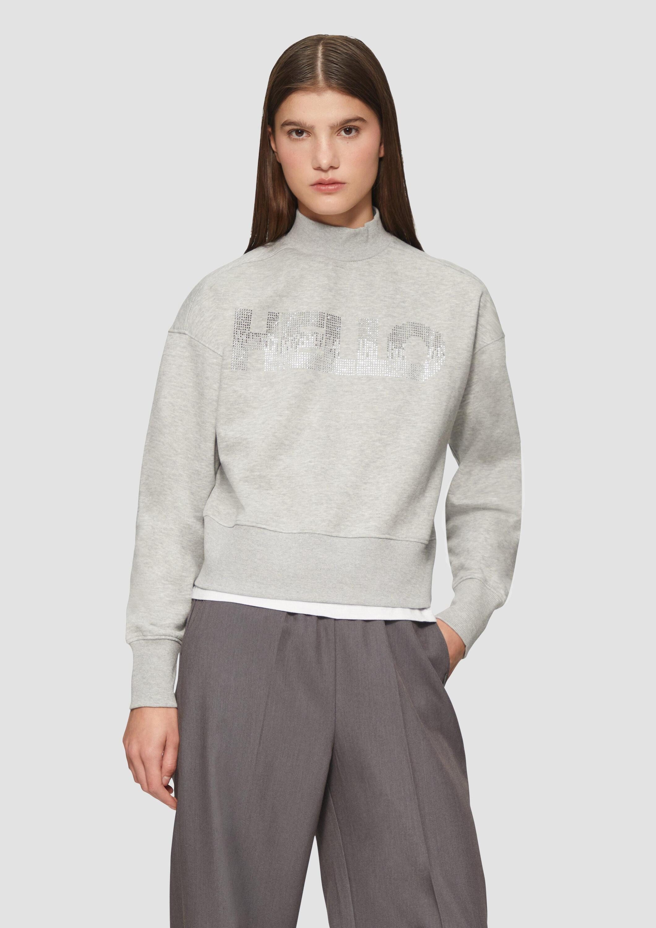QS Sweatshirt Sweatshirt Verkürztes Sweatshirt mit Stehkragen und Strass-Wording