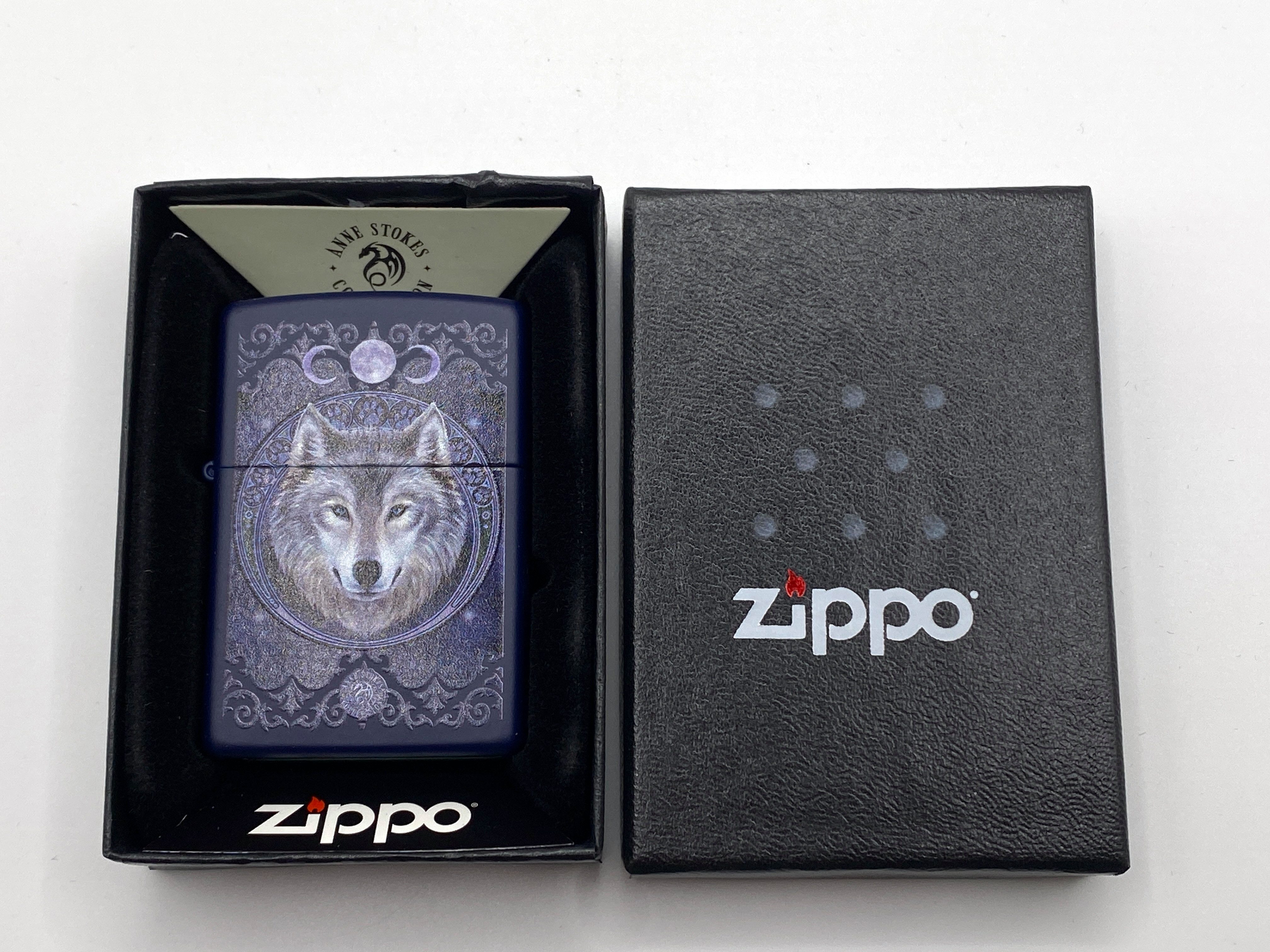 Feuerzeug Wolf und Vollmond Navy Blue Matte