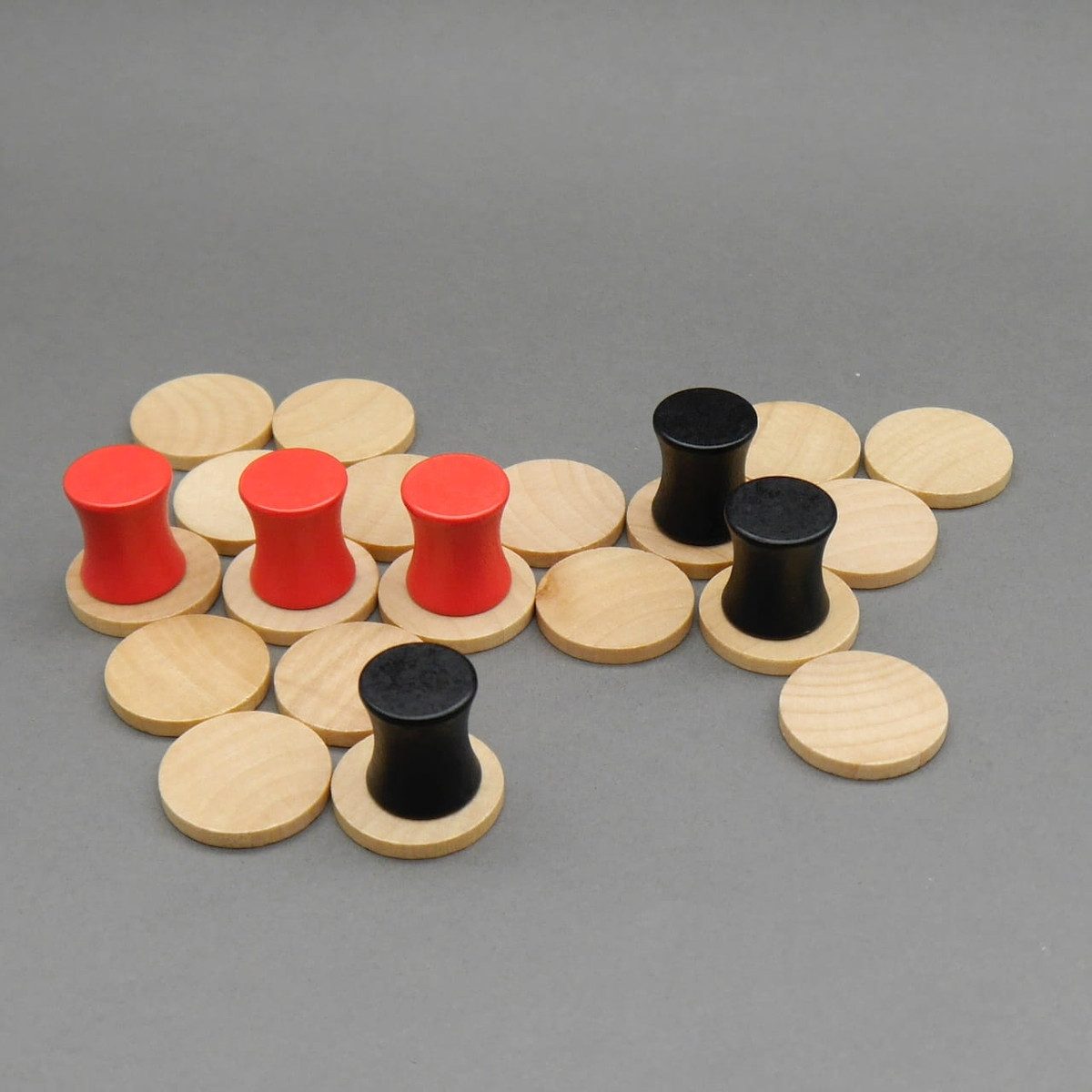 Helvetiq Spiel NONAGA - Duell auf engstem Raum, Strategiespiel, Holzspiel