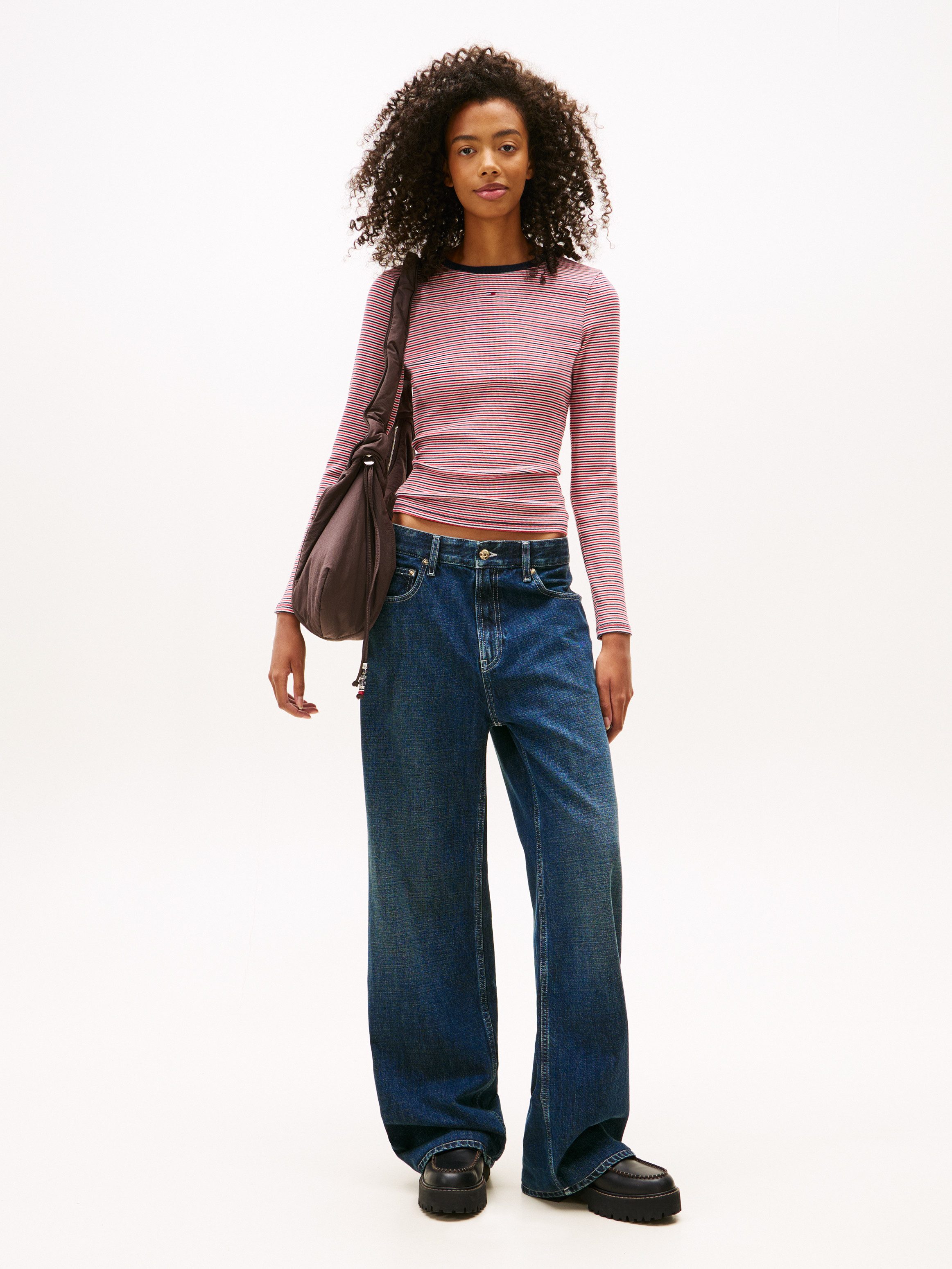 Tommy Jeans Langarmshirt TJW SLIM ESSENTIAL RIB LS mit Logostickerei