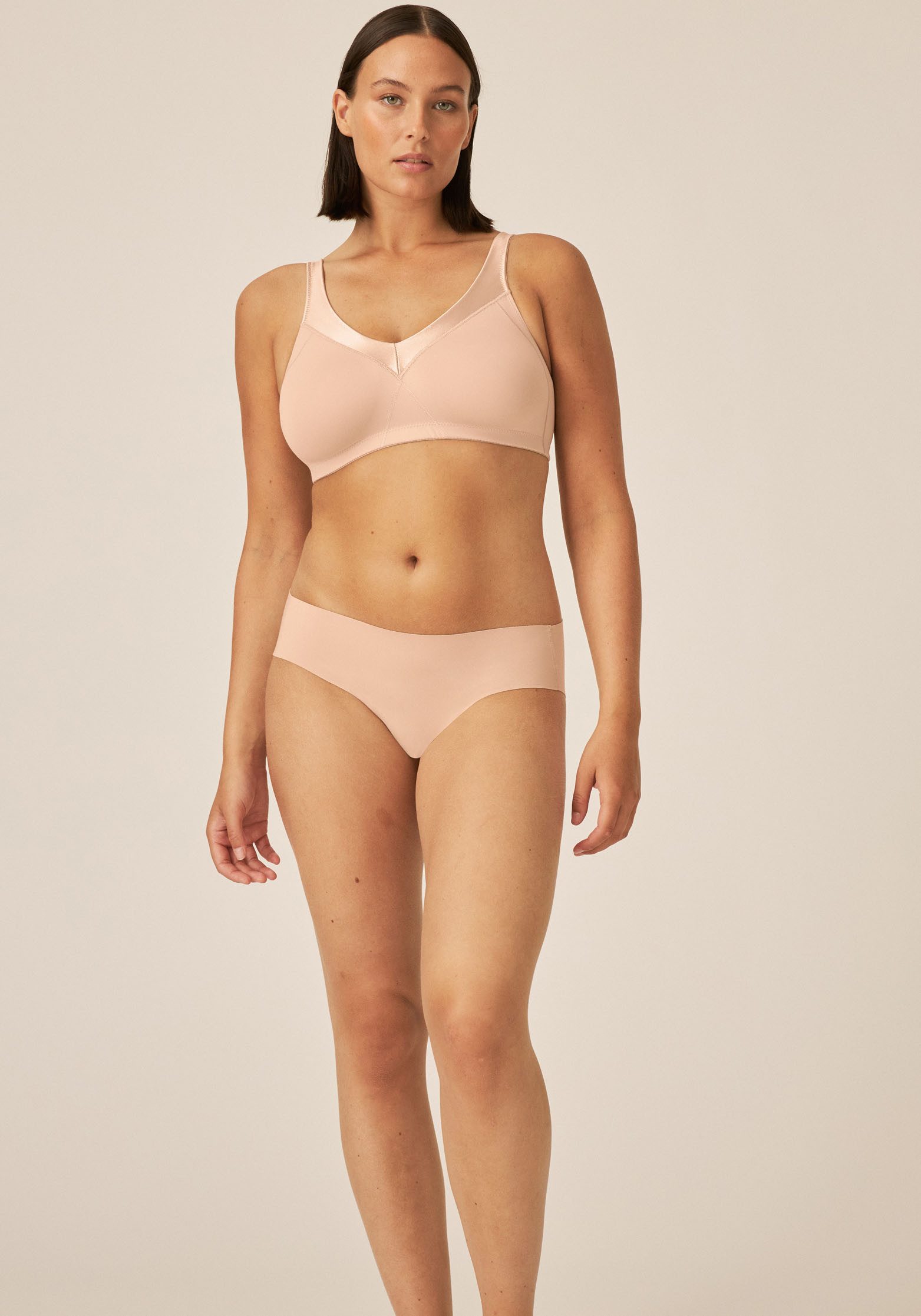 Naturana Minimizer-BH Minimizer (1-tlg) mit Glanzband, Shaping-Effekt, breite Träger, feminin, ohne Bügel
