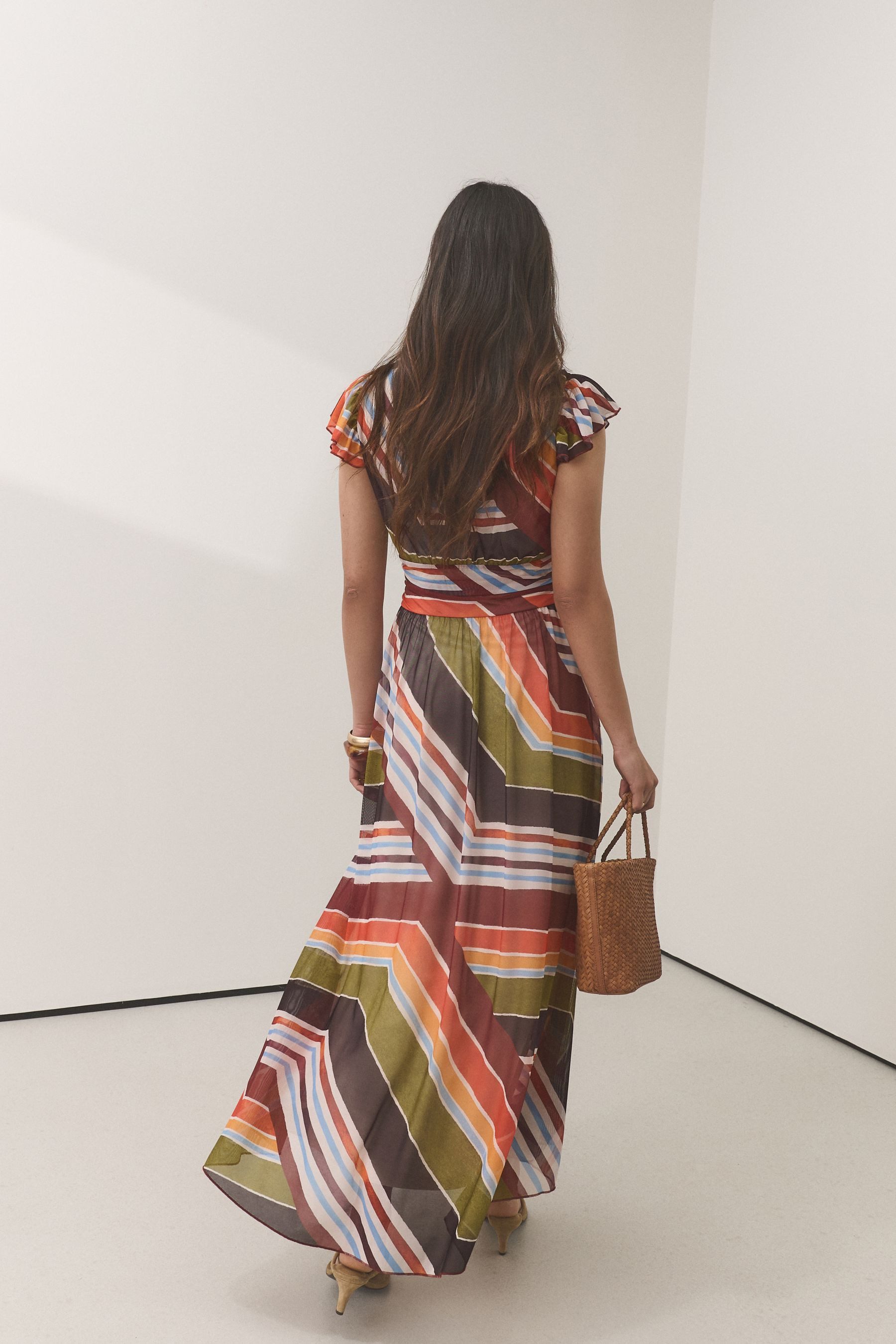 Next Midikleid Plissiertes Mesh-Midikleid mit V-Ausschnitt (1-tlg) – Bild 5 von 5
