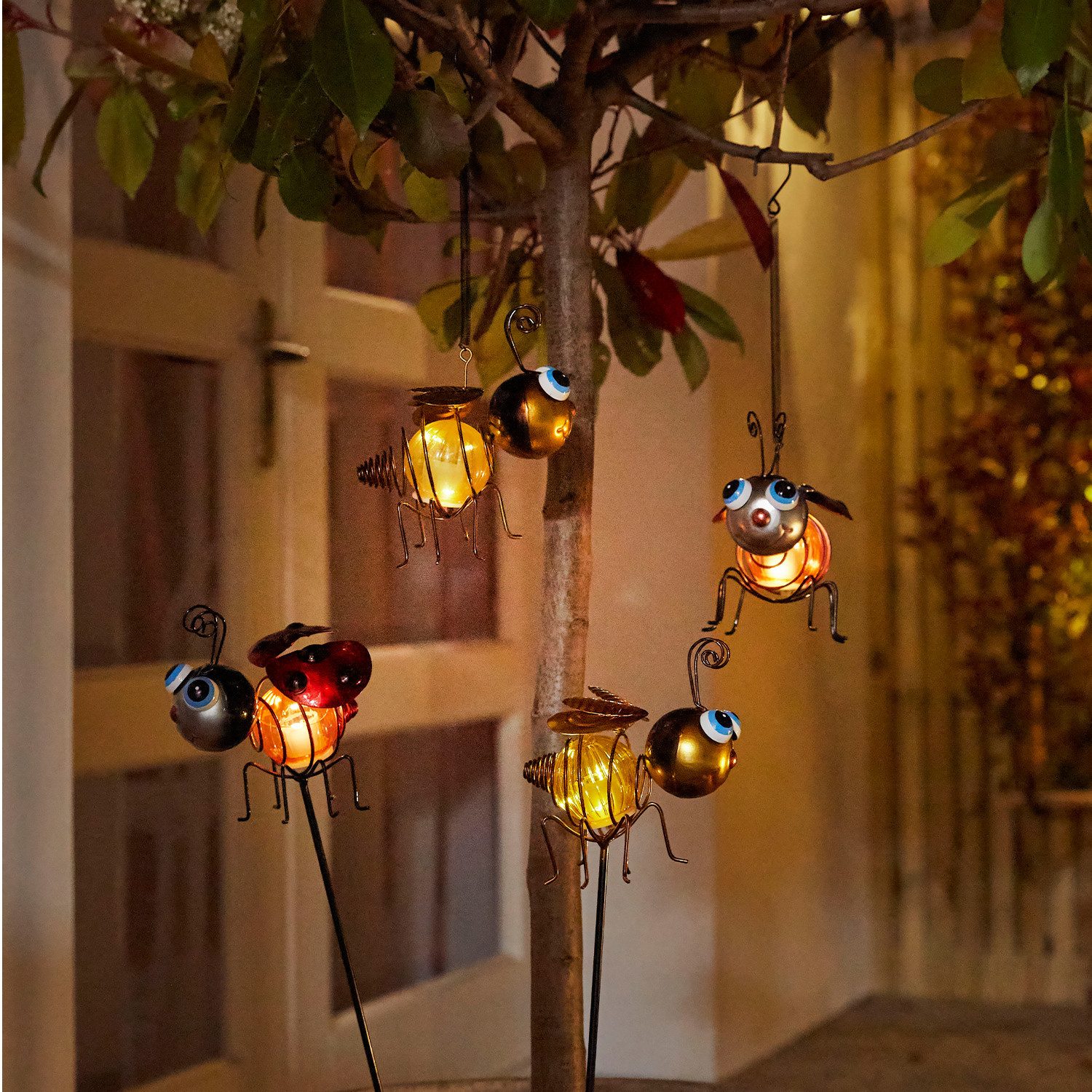 Luxform Hängeleuchte Solar - 1x Biene und 1x Marienkäfer - 2 Stück, LED fest integriert, Dekoratives Gartenornament