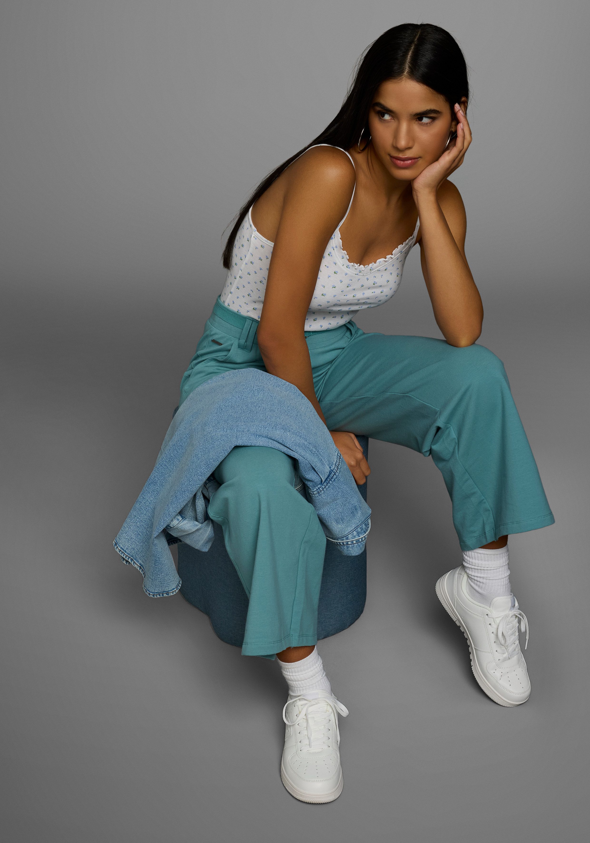 KangaROOS Spaghettitop (Packung, 3-tlg) mit verspielter Rollsaumkante