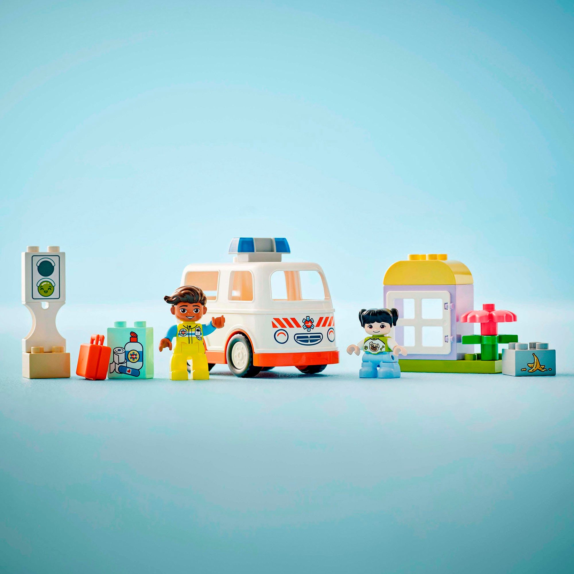 LEGO® Rettungswagen mit Fahrer (10447), LEGO DUPLO Town Konstruktionsspielsteine, (19 St), Made in Europe – Bild 5 von 5