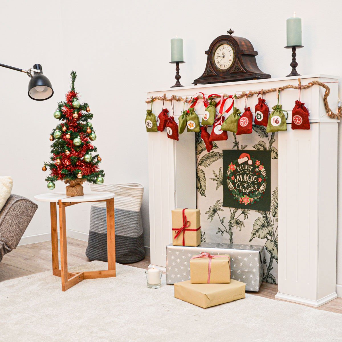 DuneDesign befüllbarer Adventskalender DIY Adventskalender Bastelset mit 24 Jutesäckchen, Nachhaltige Beutel mit Stickern und Zubehör zum Befüllen