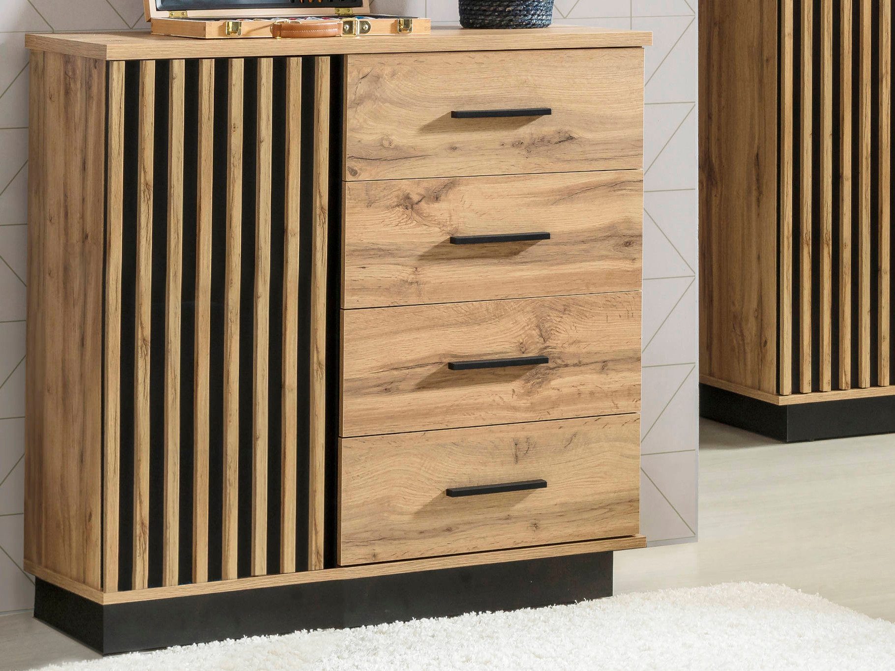 Beautysofa Kommode Lamelo mit 4 Schubladen und 1 Tür (Holzoptik Schwarz, Elegante Farbkombination), Lamellenfront – Bild 2 von 5