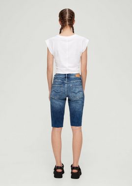 QS Jeansshorts Bermuda-Jeans Catie / Slim Fit / Mid Rise / Slim Leg Waschung
