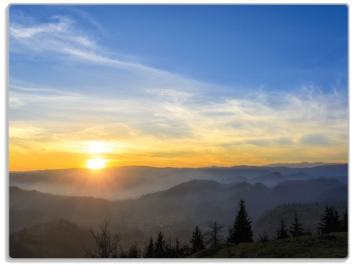 Wallario Schneidebrett Sonnenaufgang über dem Schwarzwald, ESG-Sicherheitsglas, (inkl. rutschfester Gummifüße 4mm, 1-St), 30x40cm