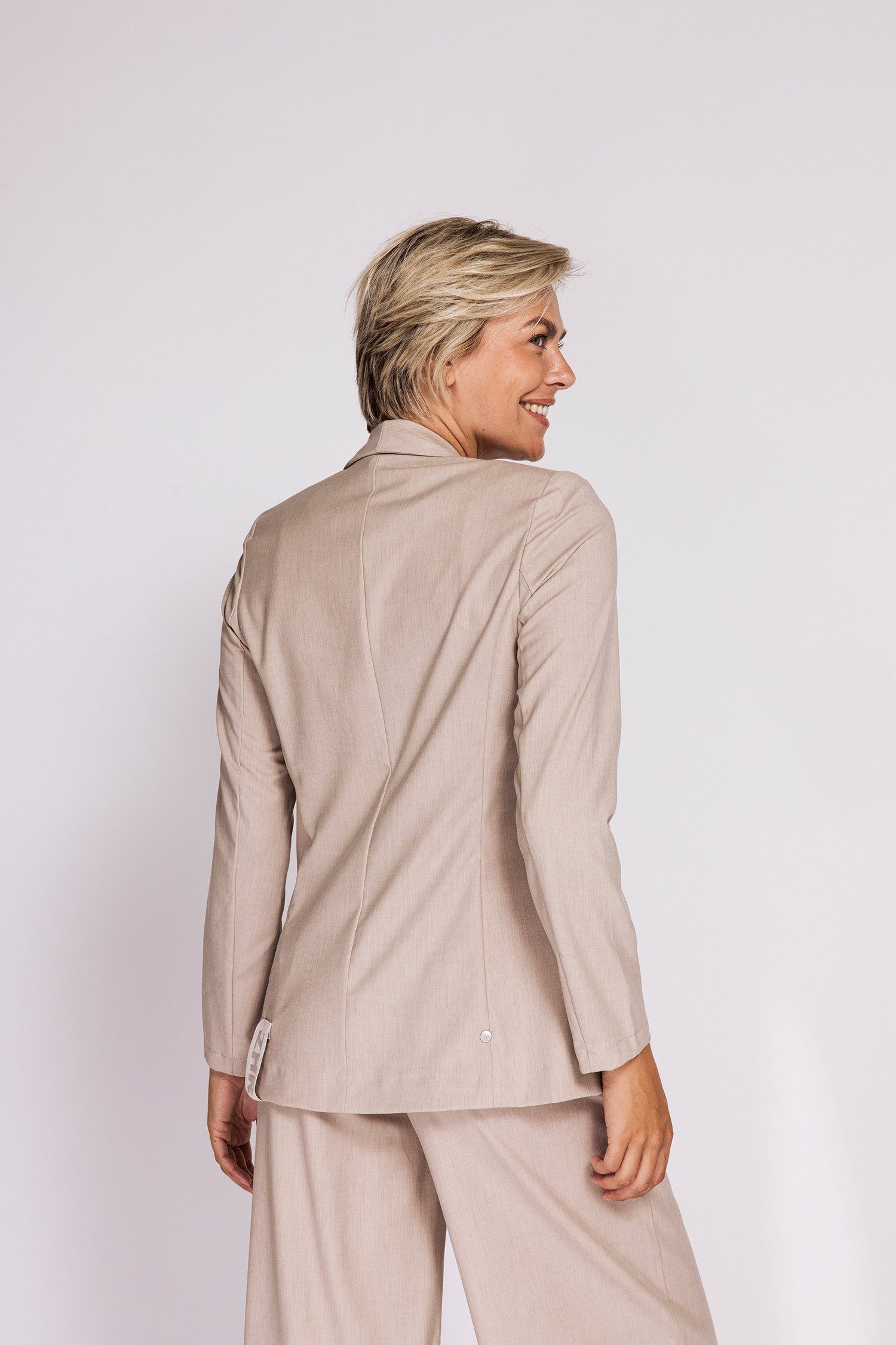 Zhrill Jackenblazer HELEN moderner Stil, unifarben, normale Passform, mit Klappentaschen