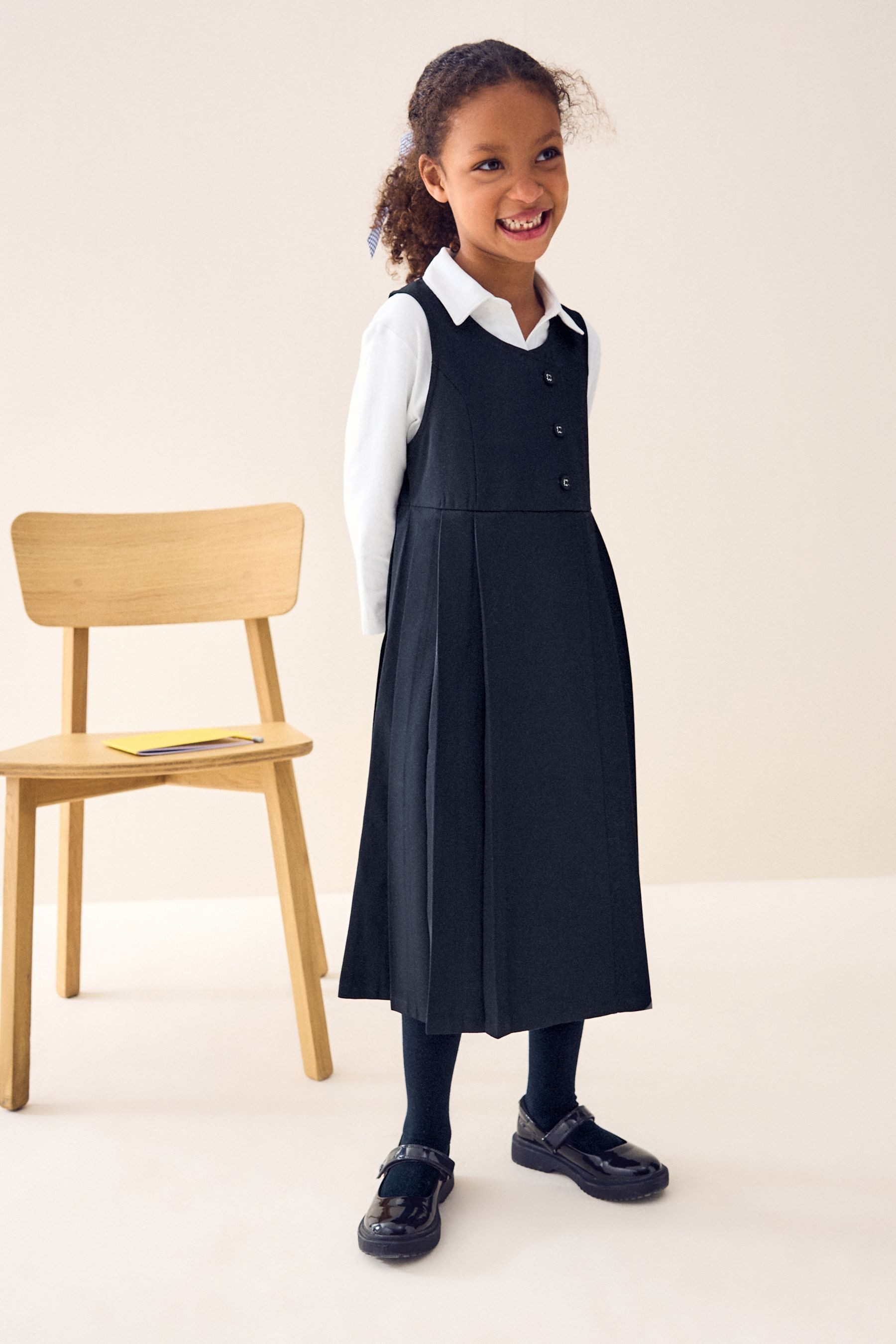 Next Latzkleid Langes Latzkleid mit asymmetrischer Knopfleiste (1-tlg)