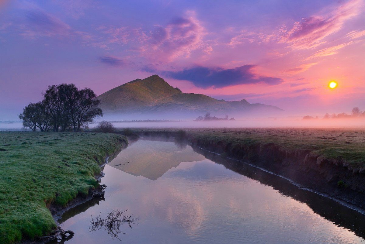 Papermoon Fototapete Fluss durch Landschaft