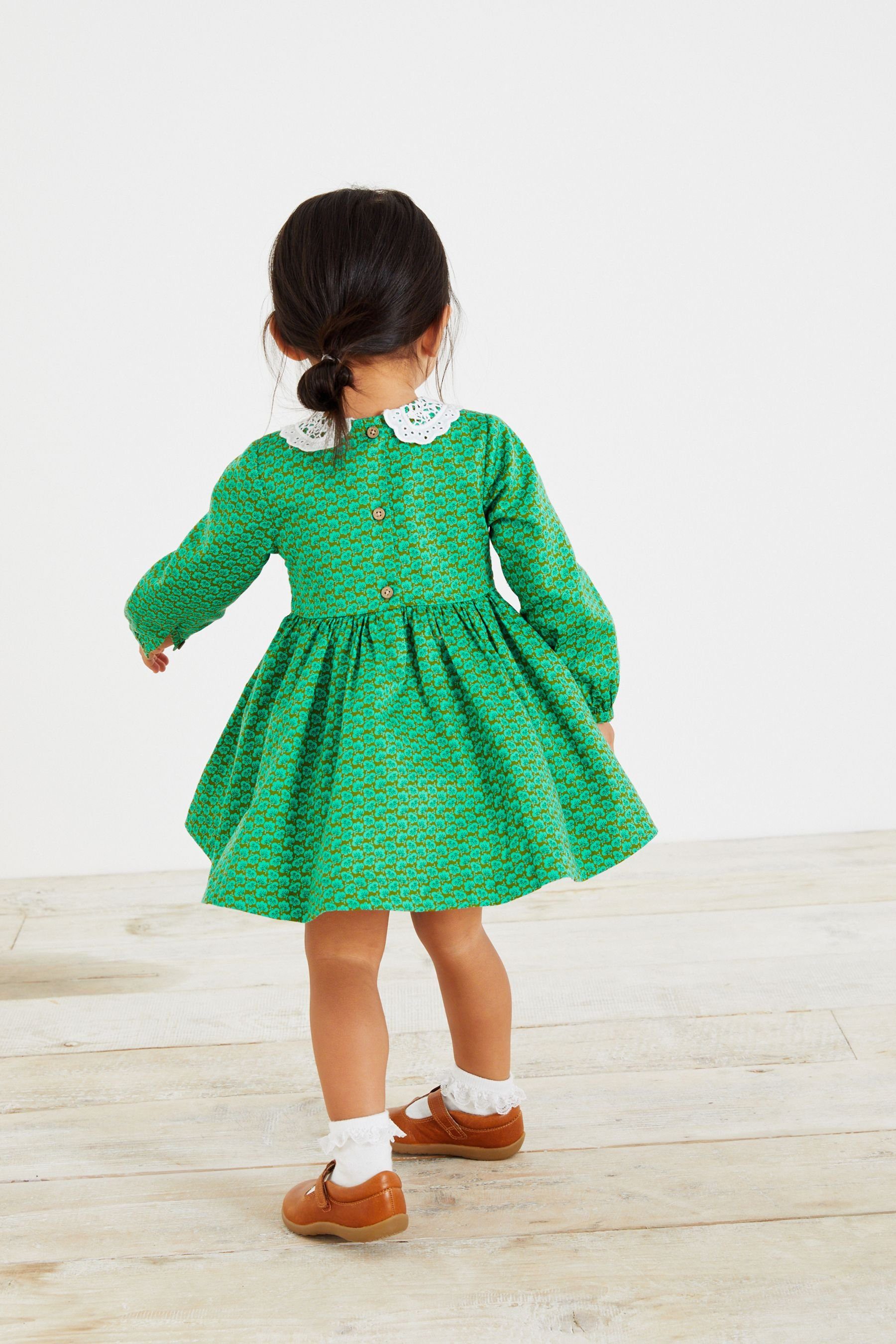 Next Druckkleid Bedrucktes, gesmoktes Kleid Geo Kragen mit (1-tlg) Green