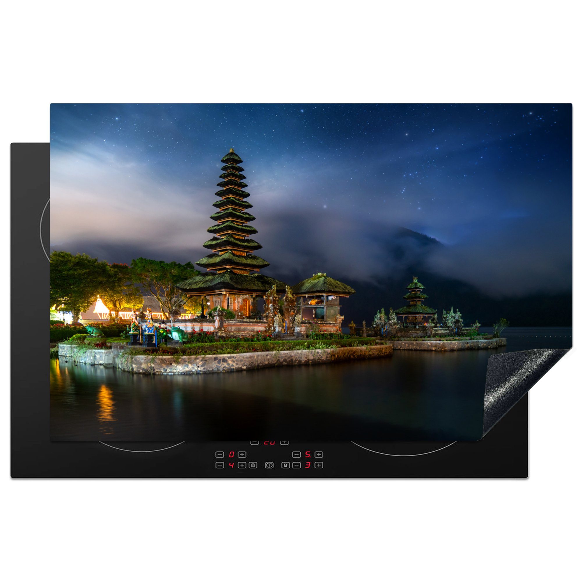 MuchoWow Herdblende-/Abdeckplatte Der Pura Ulun Danu Bratan-Tempel auf Bali bei Nacht, Vinyl, (1 tlg), 81x52 cm, Induktionskochfeld Schutz für die küche, Ceranfeldabdeckung