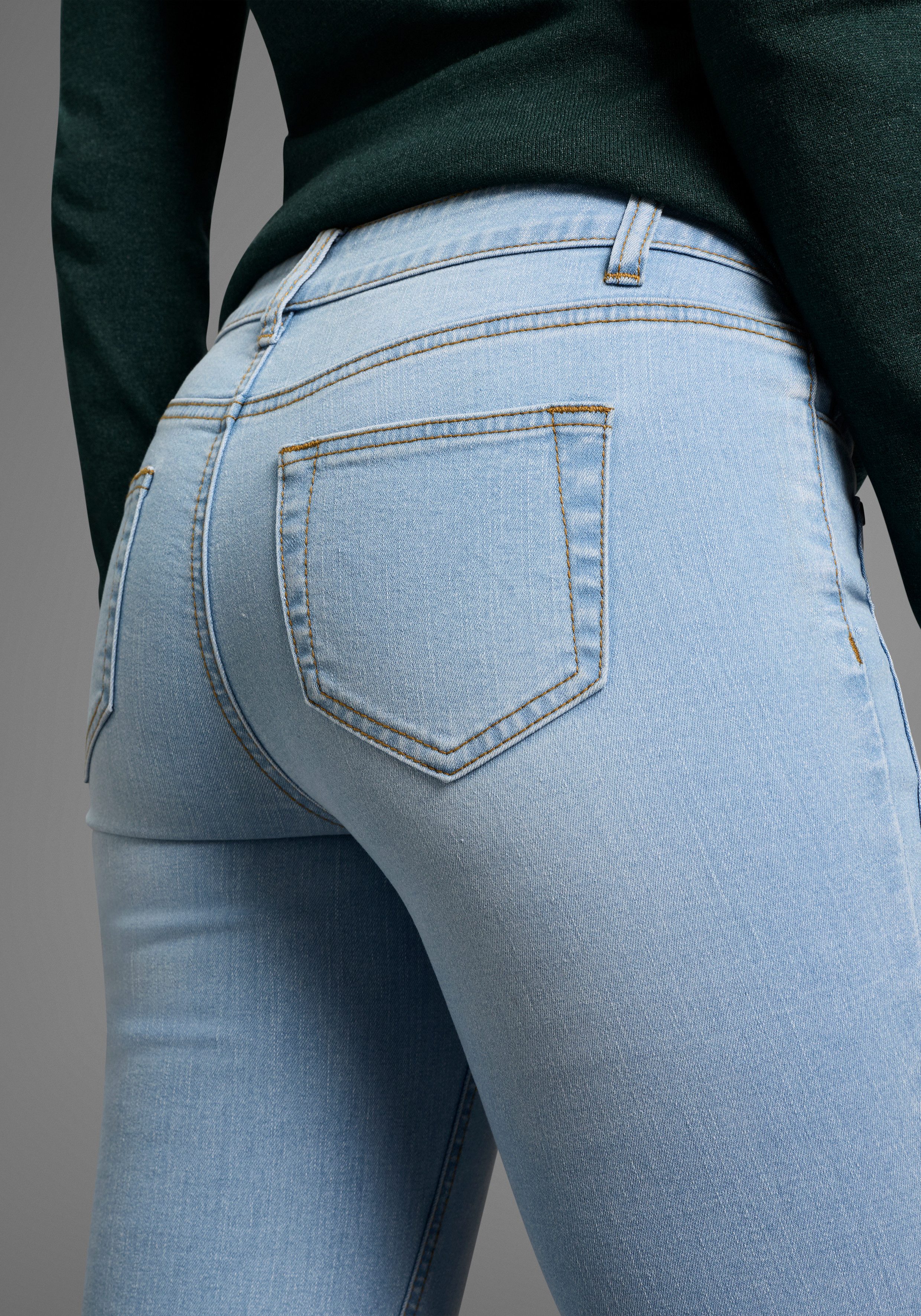 Arizona Comfort-fit-Jeans mit Keileinsätzen niedrige Leibhöhe