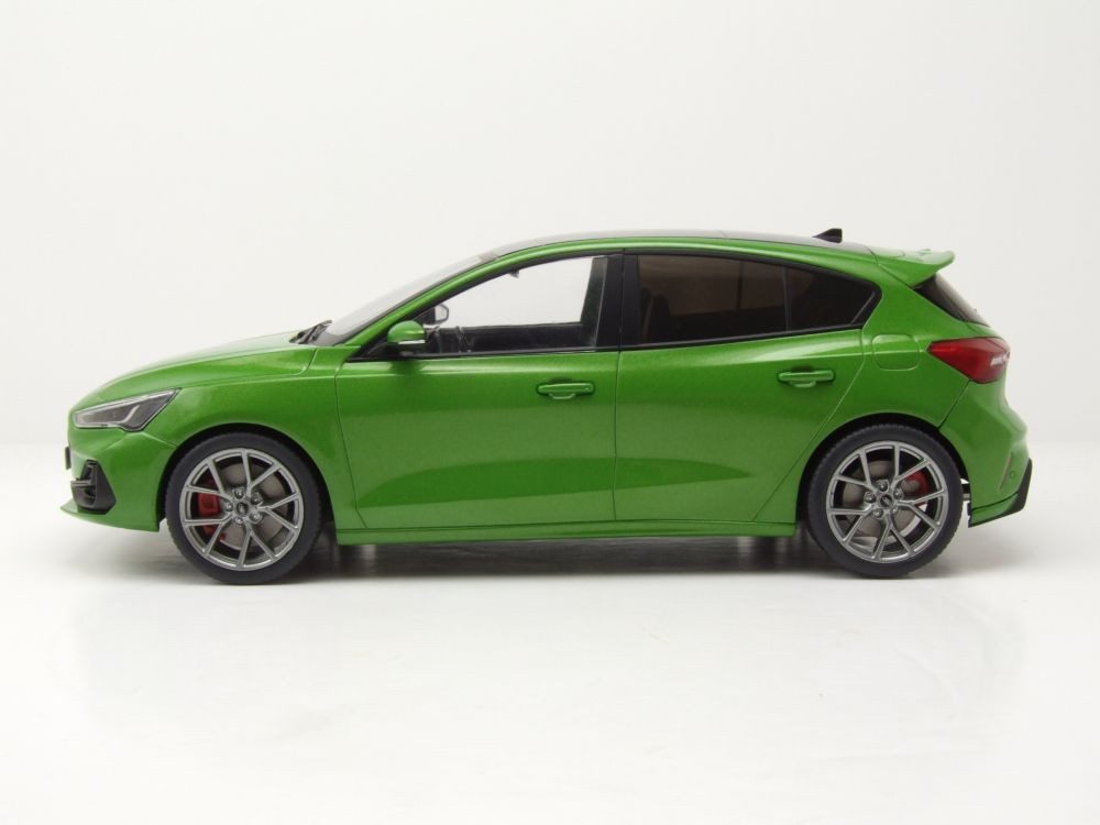MCG Modellauto Ford Focus ST 2022 grün metallic, Maßstab 1:18