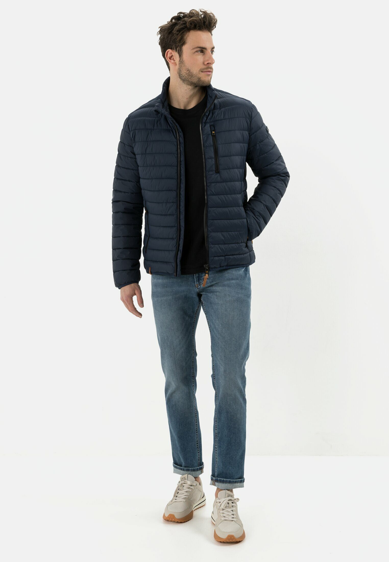 camel active Blouson ohne Daune aus recyceltem Polyester Markenlabel