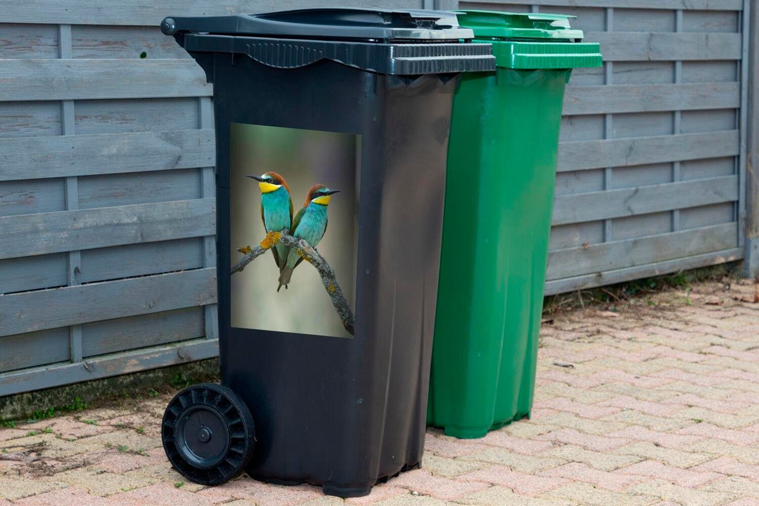 Zwei Mülleimer-aufkleber, St), (1 Sticker, Richtung MuchoWow blicken Wandsticker Abfalbehälter Mülltonne, niedliche in Bienenfresser eine Container, andere