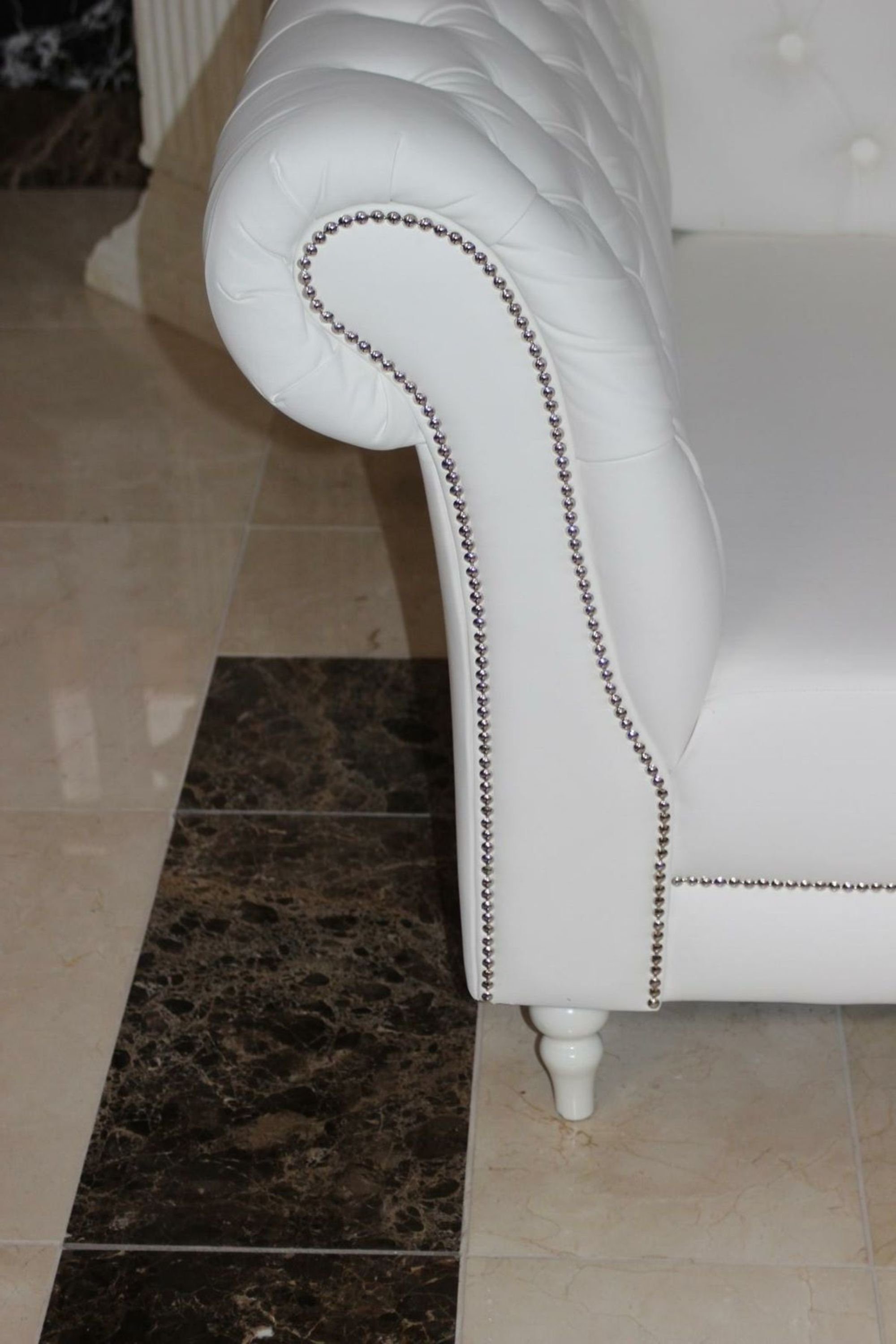 JVmoebel Chaiselongue Chesterfield Lounge Sofa in Weiß mit hochwertiger Polsterung, Made in Europa