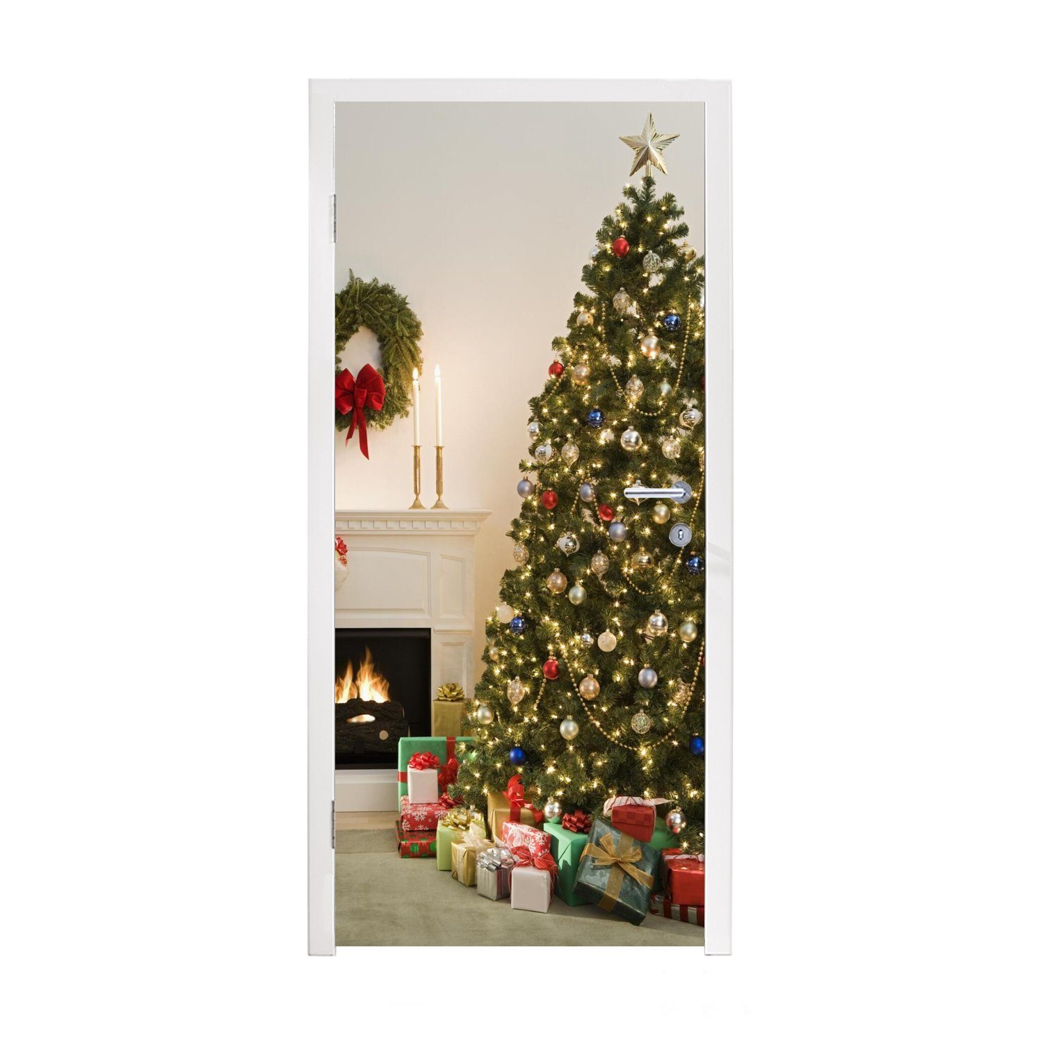 Weihnachtsbaum cm Fototapete MuchoWow Kamin, Türtapete einem für neben bedruckt, Türaufkleber, (1 Ein mit St), Matt, Tür, Geschenken 75x205