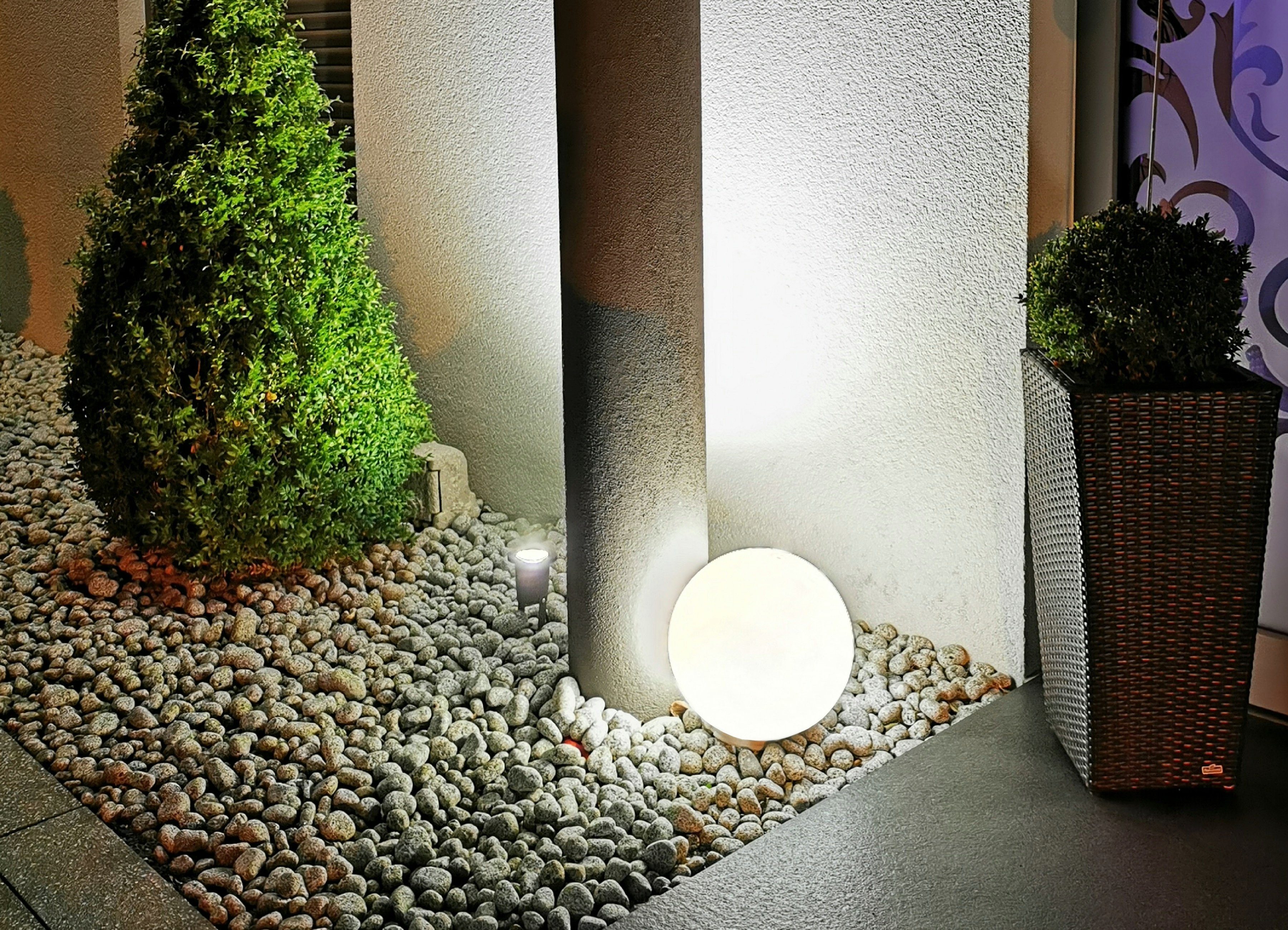 TRANGO LED Gartenleuchte, 3er Set 253040WB IP65 Gartenkugel in Weiß matt mit 25/30/40cm Durchmesser *SNOW* Kugelleuchte inkl. je 1x 4-5 Watt E27 LED Leuchtmittel & je ca. 5 Meter IP44 Kabel, Gartenleuchte, Leuchtkugel