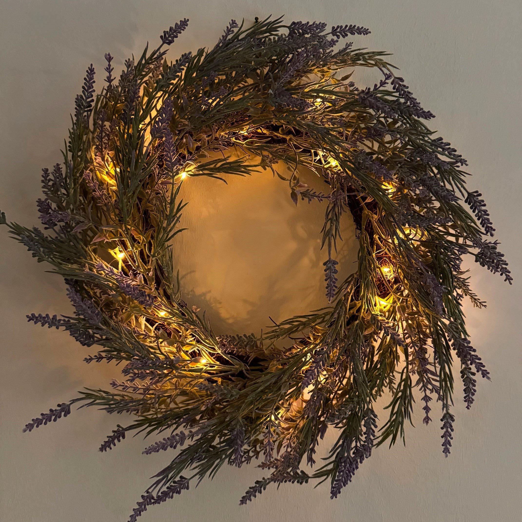 Online-Fuchs Dekokranz - Türkranz aus Lavendel mit LED-Beleuchtung und Time günstig online kaufen
