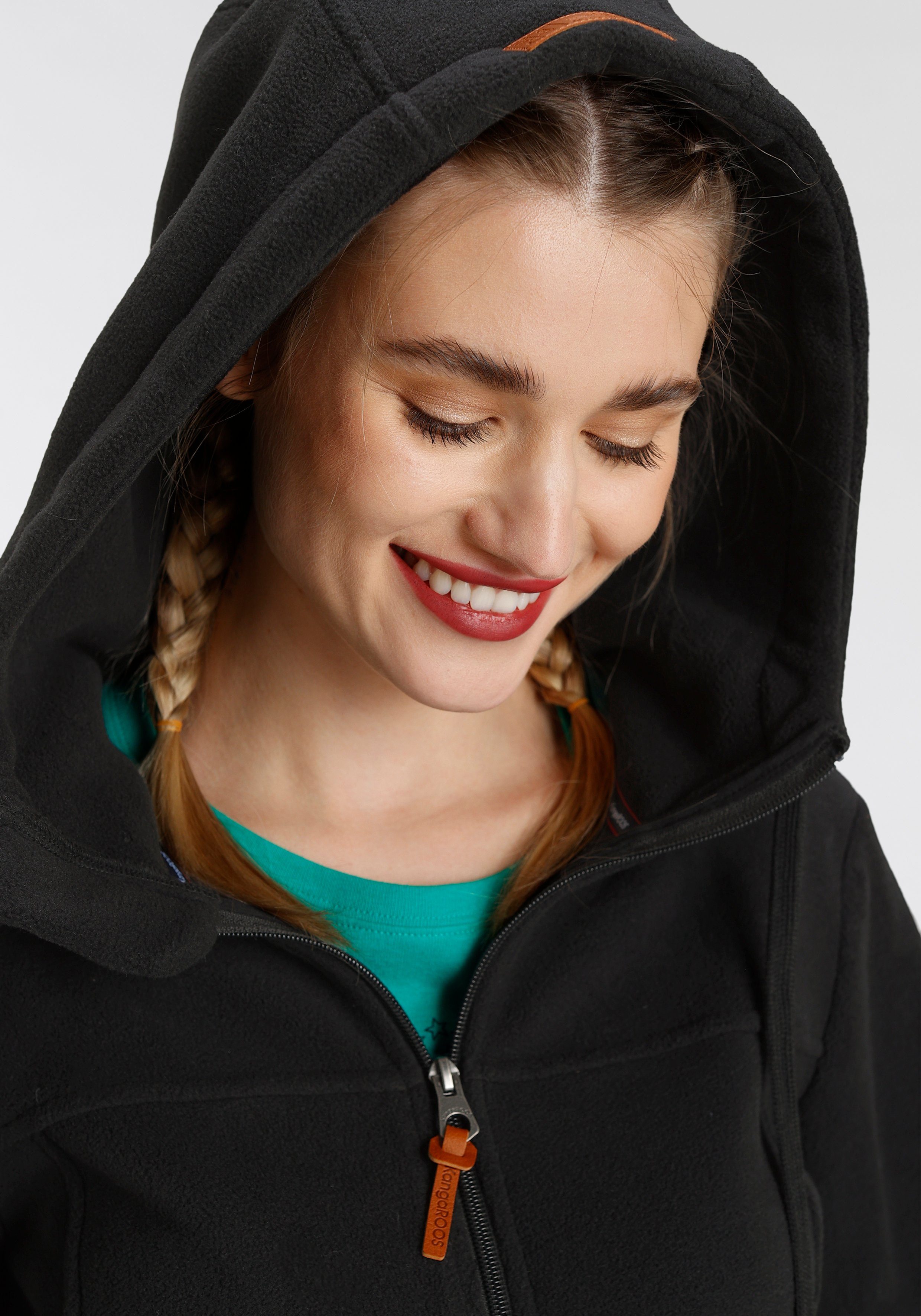KangaROOS Fleecejacke figurbetonter Schnitt, mit Kapuze, mit 2-Wege-Reißverschluss – Bild 5 von 5