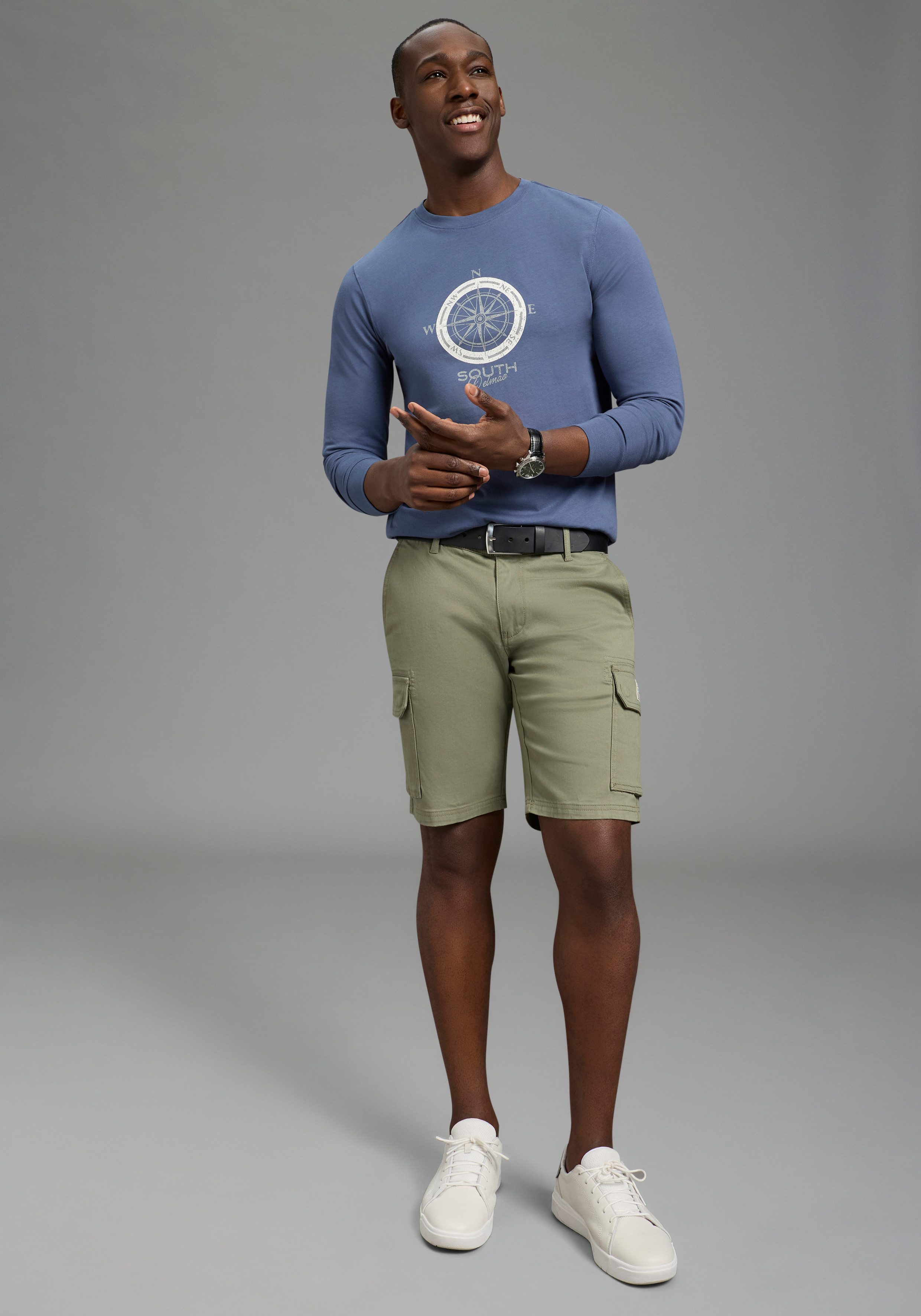 DELMAO Rundhalsshirt casual Stil, langarm, schmale Passform, mit Print – Bild 5 von 5