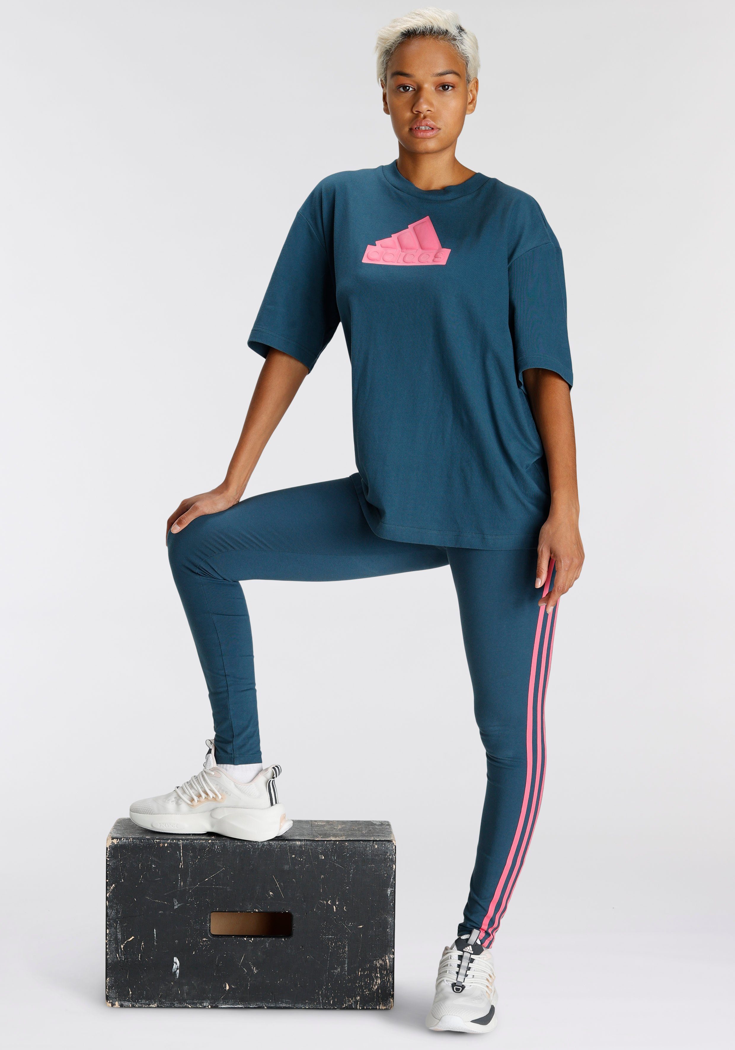 FUTURE Sportswear SPORT adidas ICONS T-Shirt OF arcngt BADGE BOYFRIEND