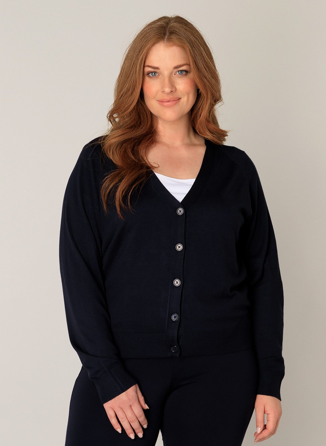 Base Level Curvy Cardigan BAS-YVONNE mit V-Ausschnitt und Knopfleiste günstig online kaufen
