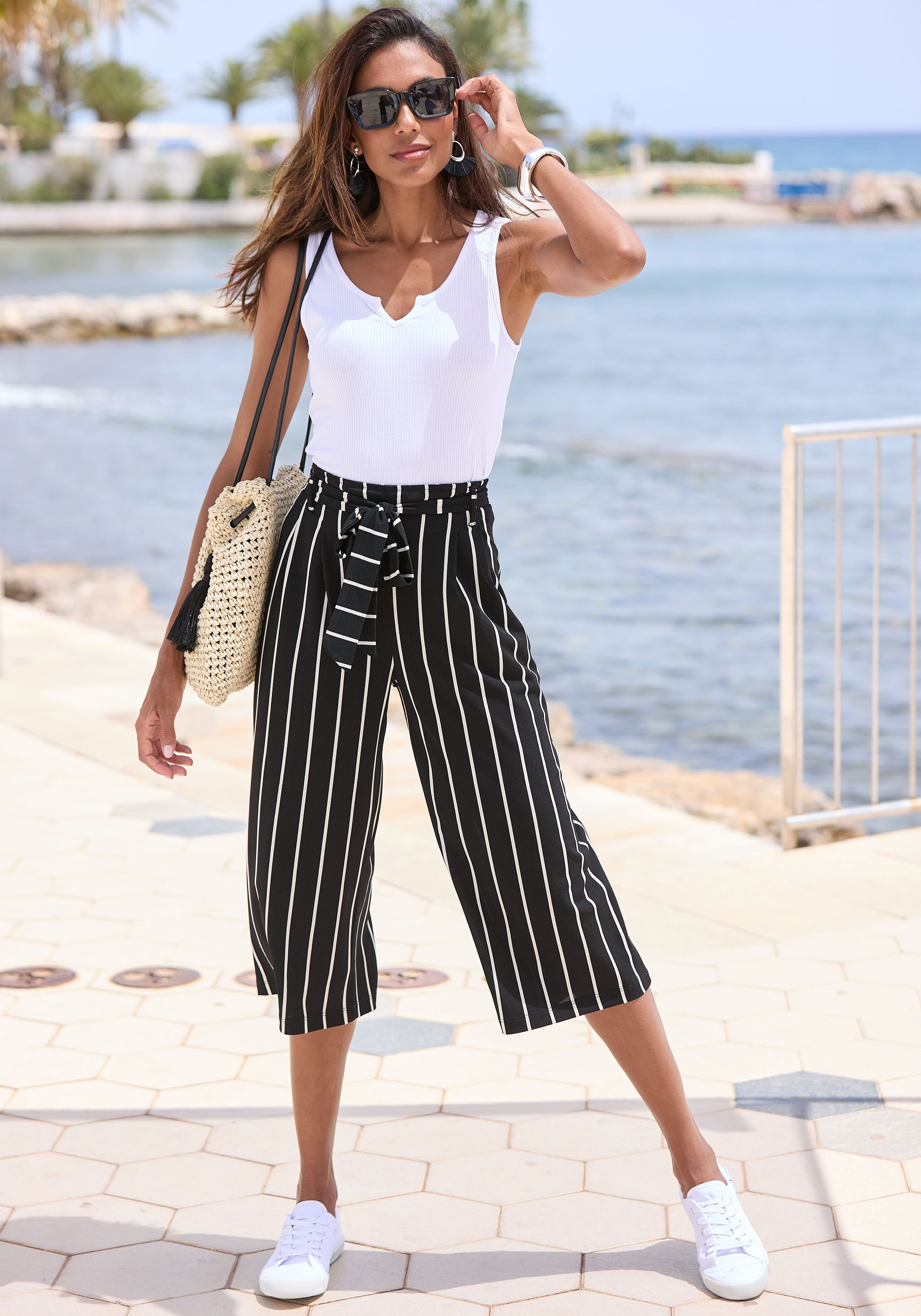 LASCANA Ripptanktop mit kleinem V-Ausschnitt, figurbetontes Damentop, Basic