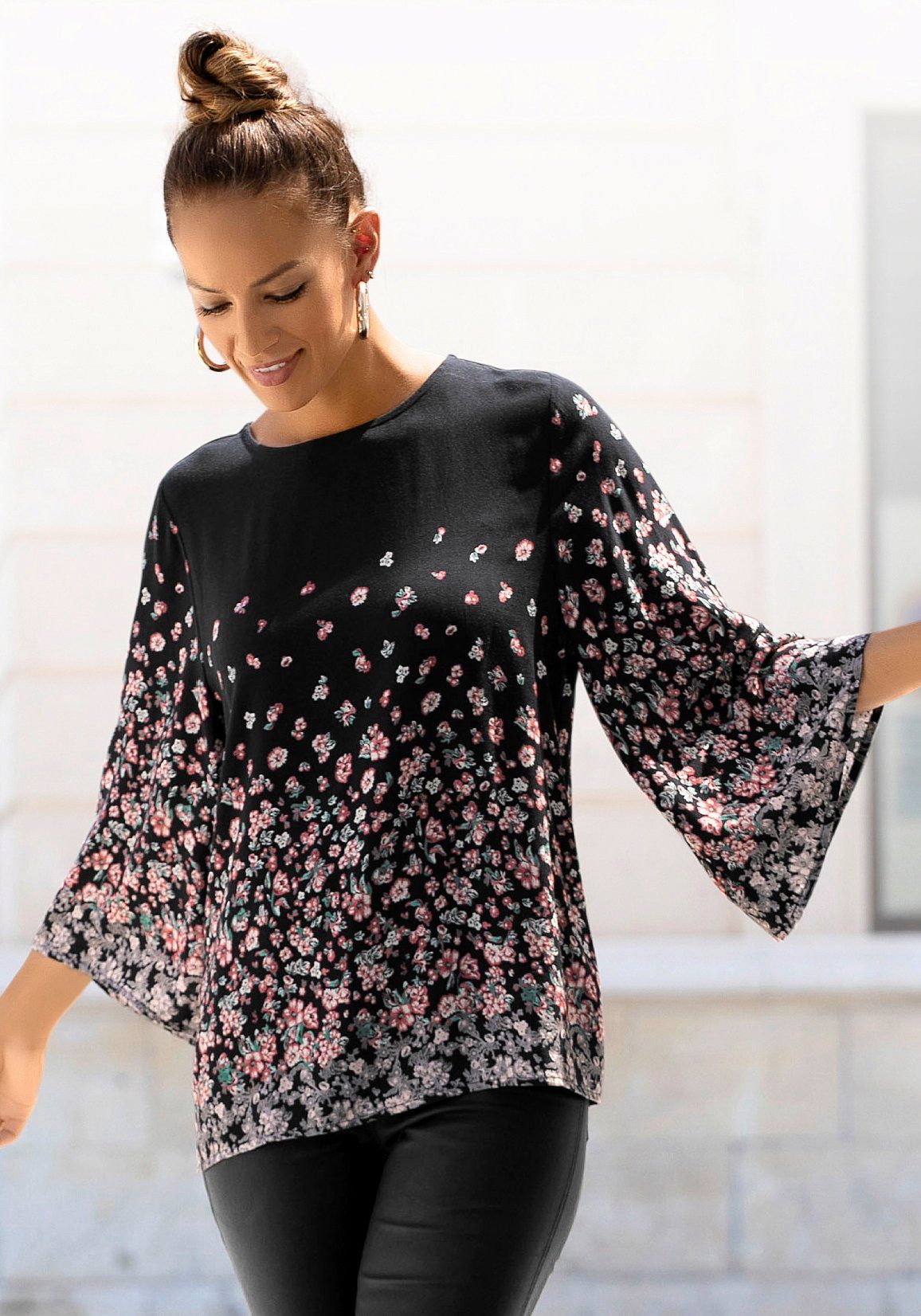 LASCANA Druckbluse Blusenshirt, Blumendruck mit und elegant Trompetenärmel