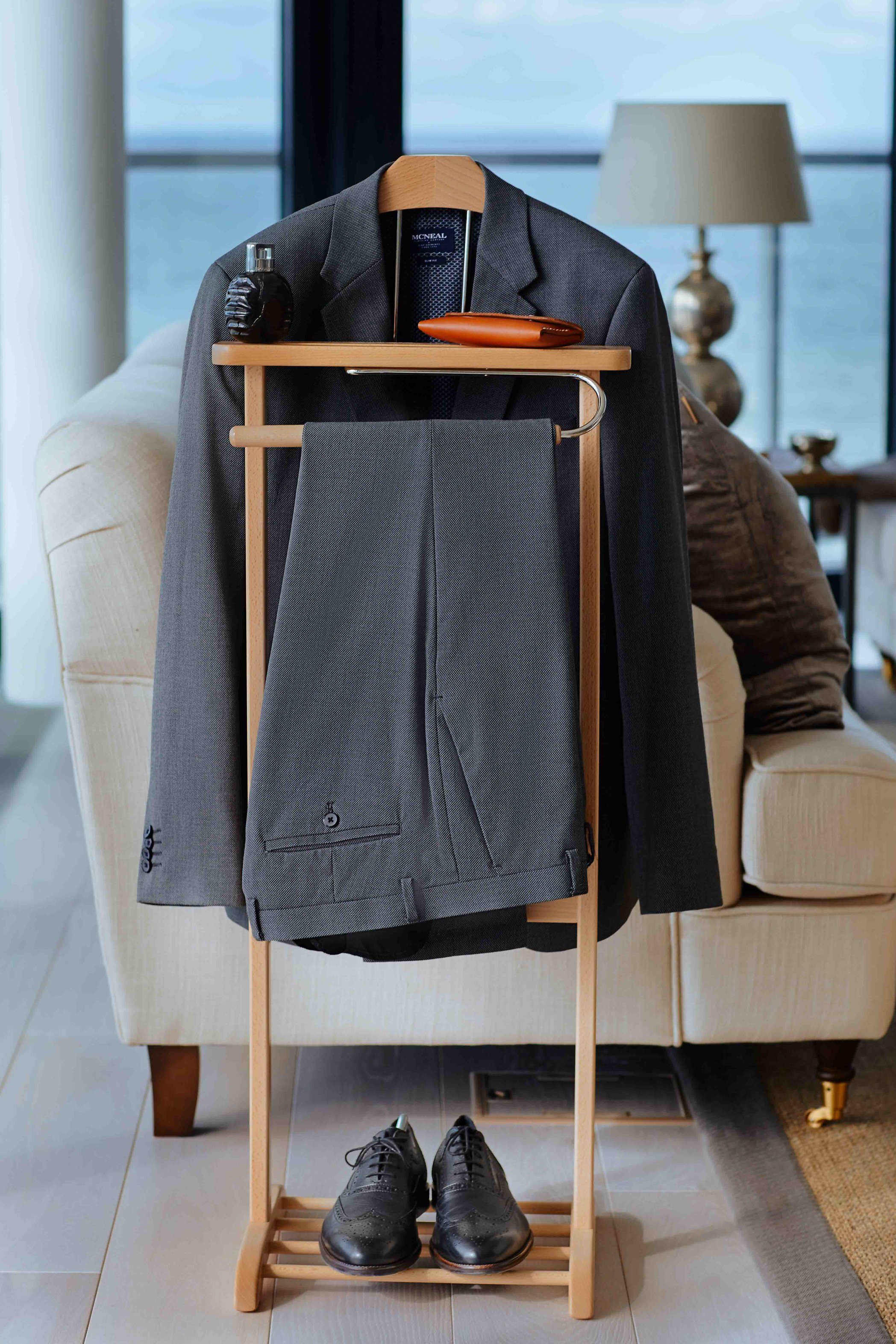 MAWA Kleiderbügel Herrendiener für Sakkos und Hosen, mit Ablagefach für  Accessoires