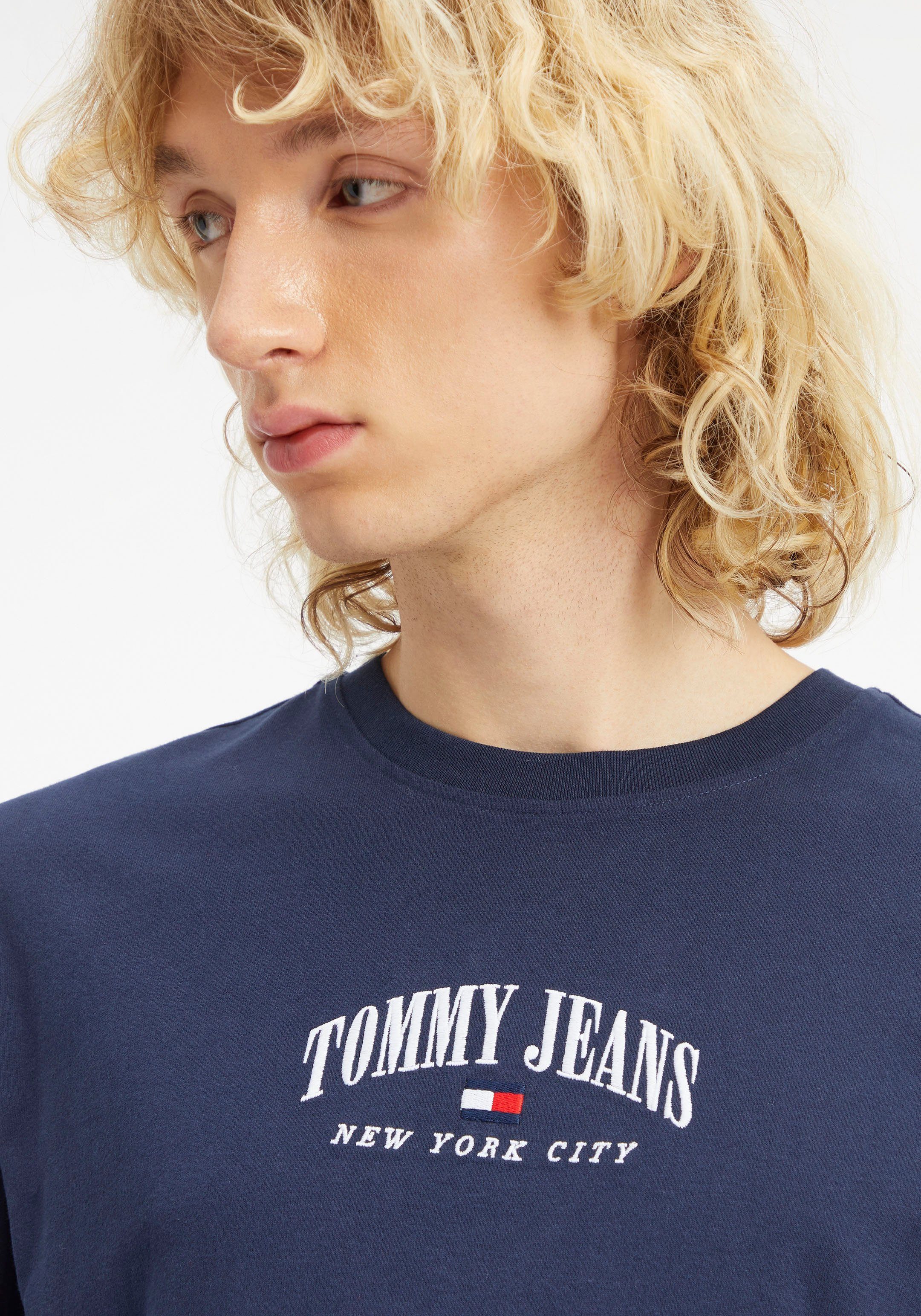 Tommy Jeans T-Shirt TJM Navy mit Twilight SMALL CLSC VARSITY Logostickerei TEE