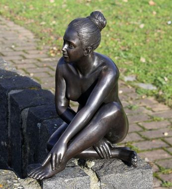Bronzeskulpturen Skulptur Bronzefigur erotisch sitzender Frauenakt