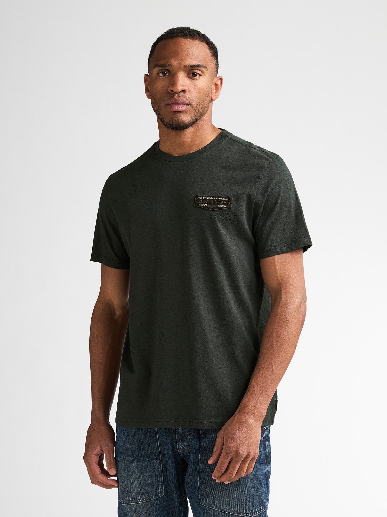Petrol Industries T-Shirt Gestickte Applikation