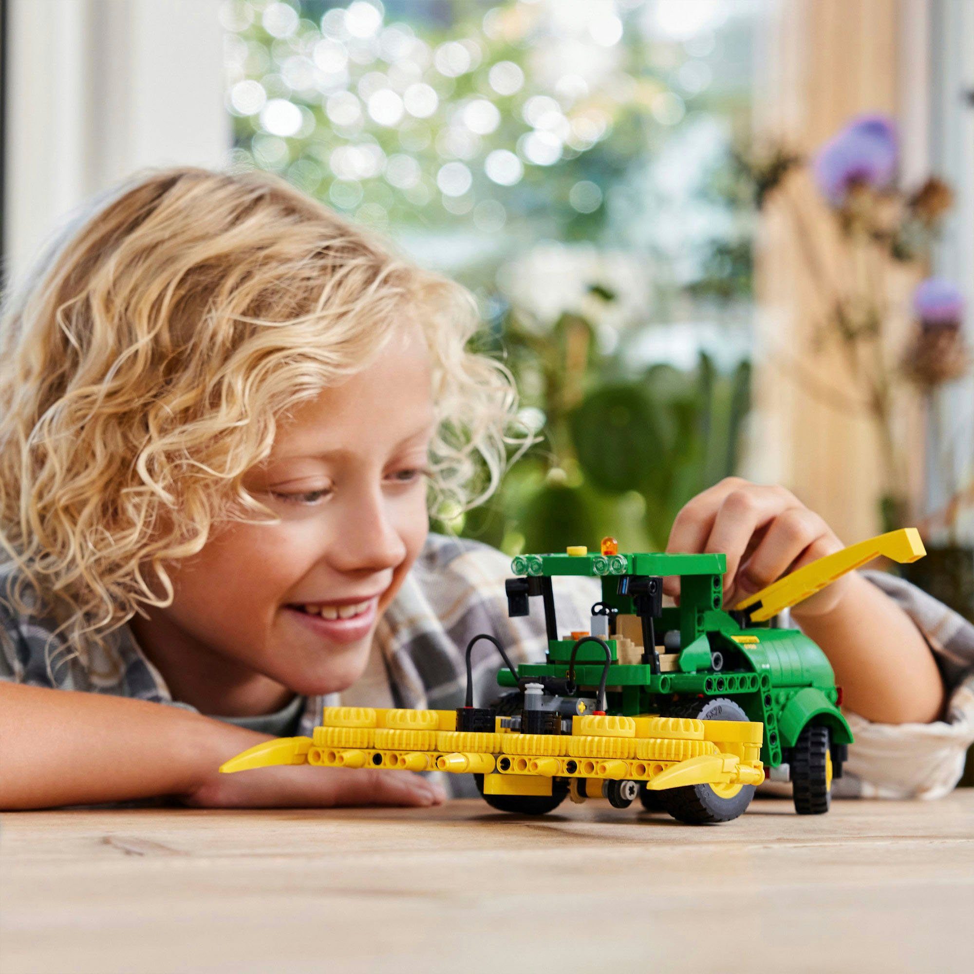 LEGO® John Deere 9700 Forage Harvester (42168), LEGO Technic Konstruktionss günstig online kaufen