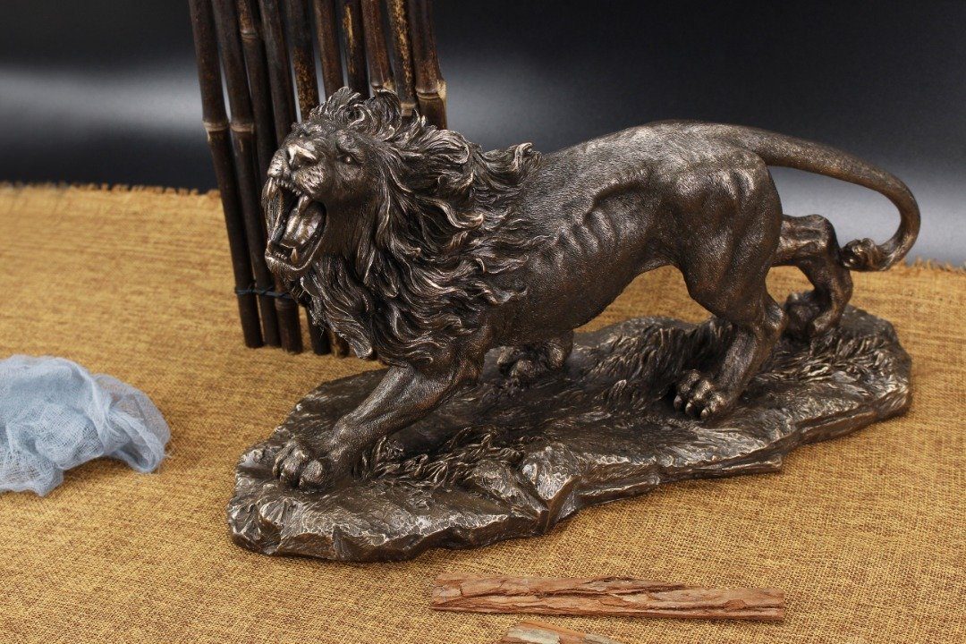 Lisandra Scott Skulptur Großer Brüllende Löwe Figur Handgefertigt in Bronze-Optik Lebensgroß, Echter Löwe Skulptur in Schwarz-Gold Statue Groß, Deko Figur als Motivation für Unternehmer
