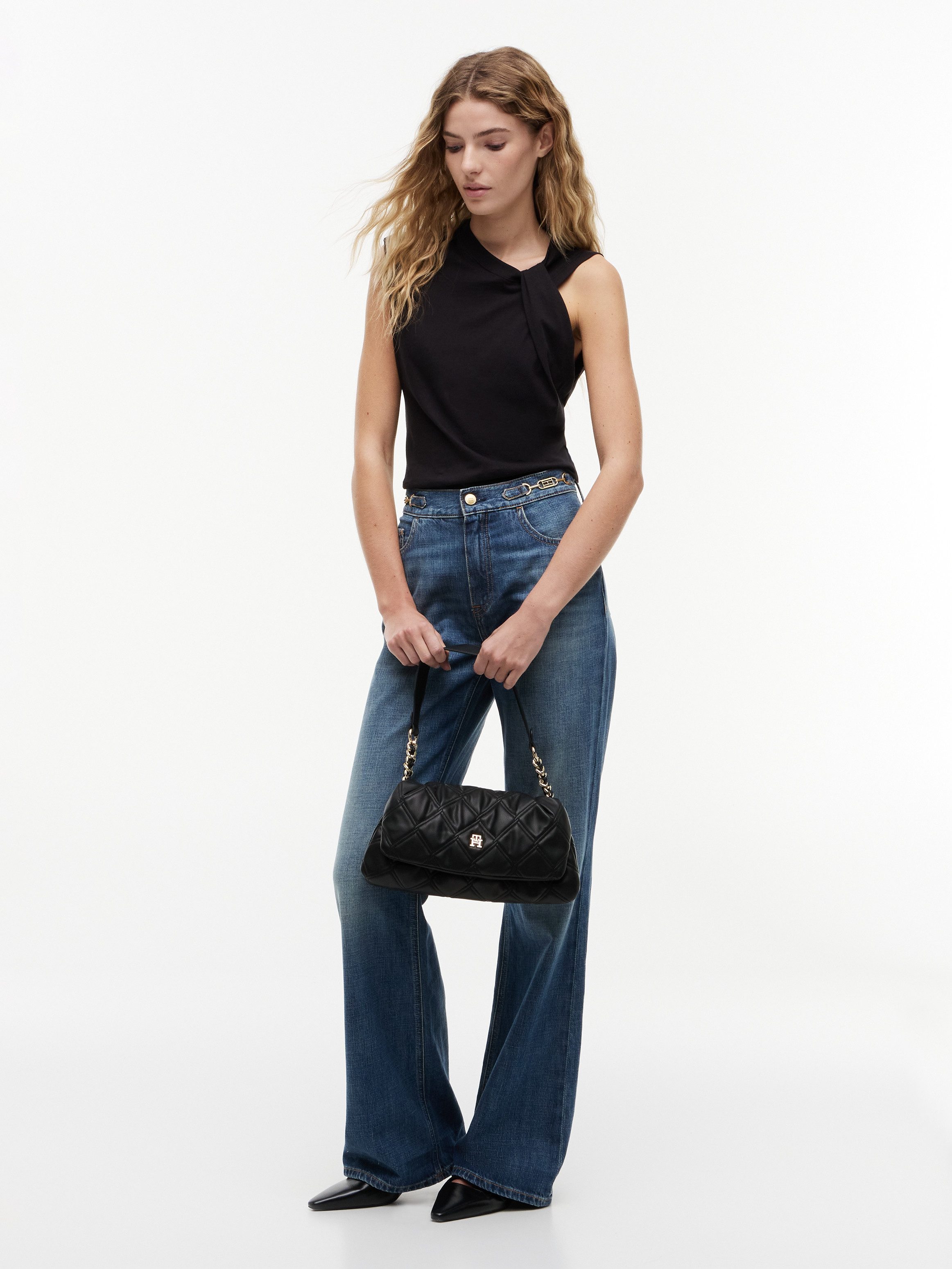 Tommy Hilfiger Schultertasche TH FEMININE SHOULDER BAG, Damen Umhängetasche, Tragetasche, mit goldfarbener Zierkette